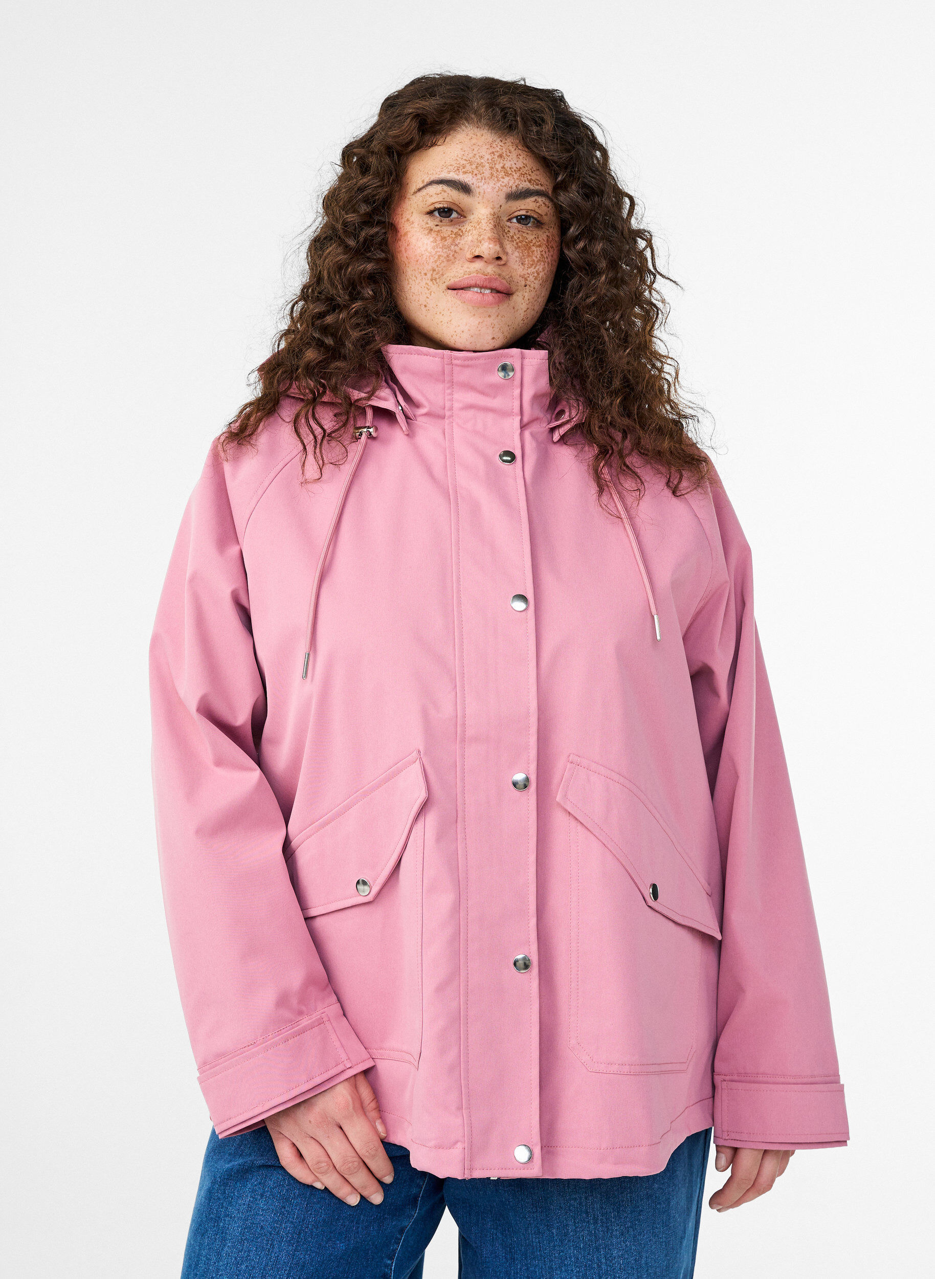 Kurze Fr&uuml;hlingsjacke mit abnehmbarer Kapuze, Rot, Model