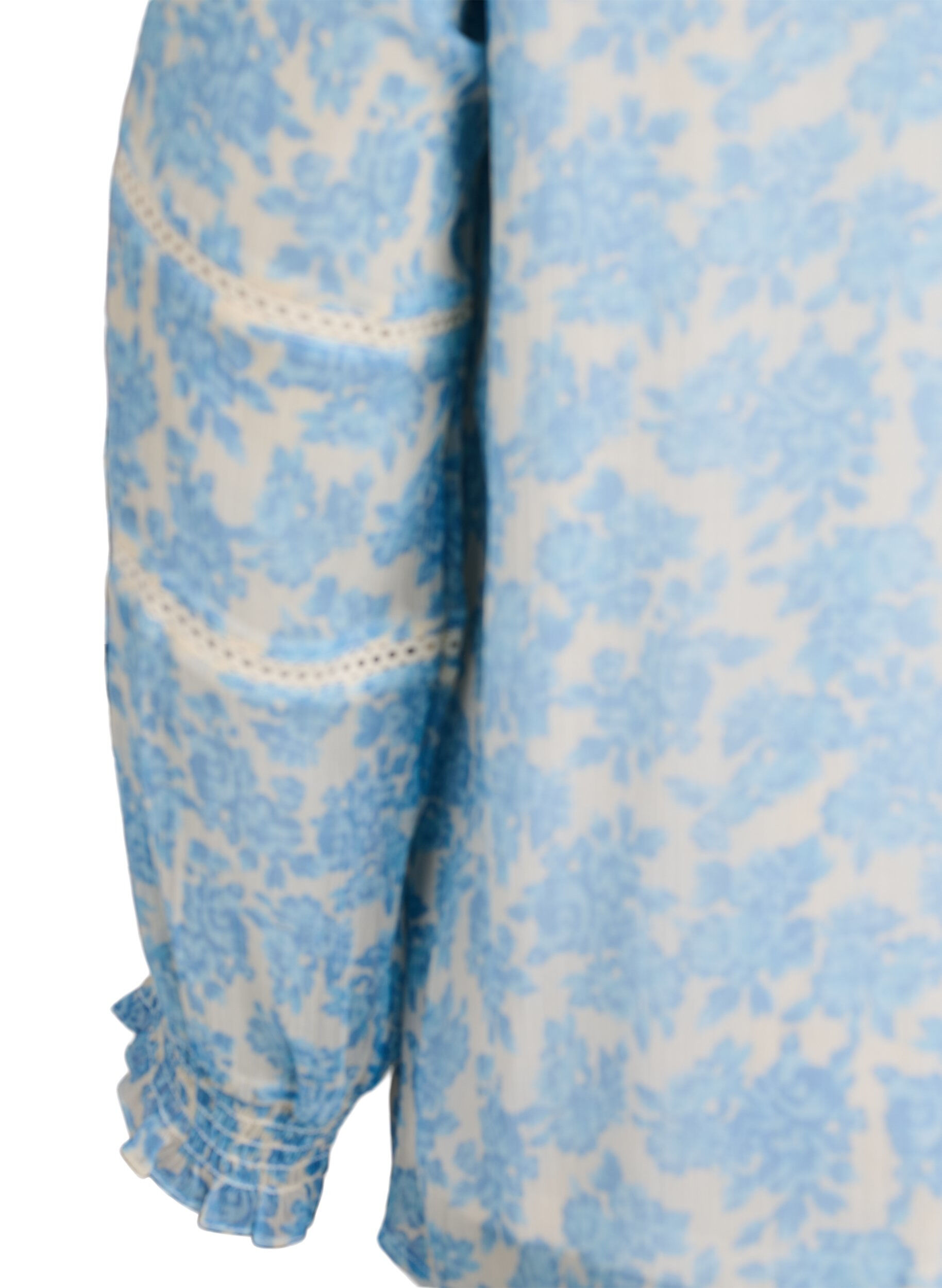 ZizziChiffonbluse mit Blumenprint und H&auml;kelborte, Blau, Packshot image number 3