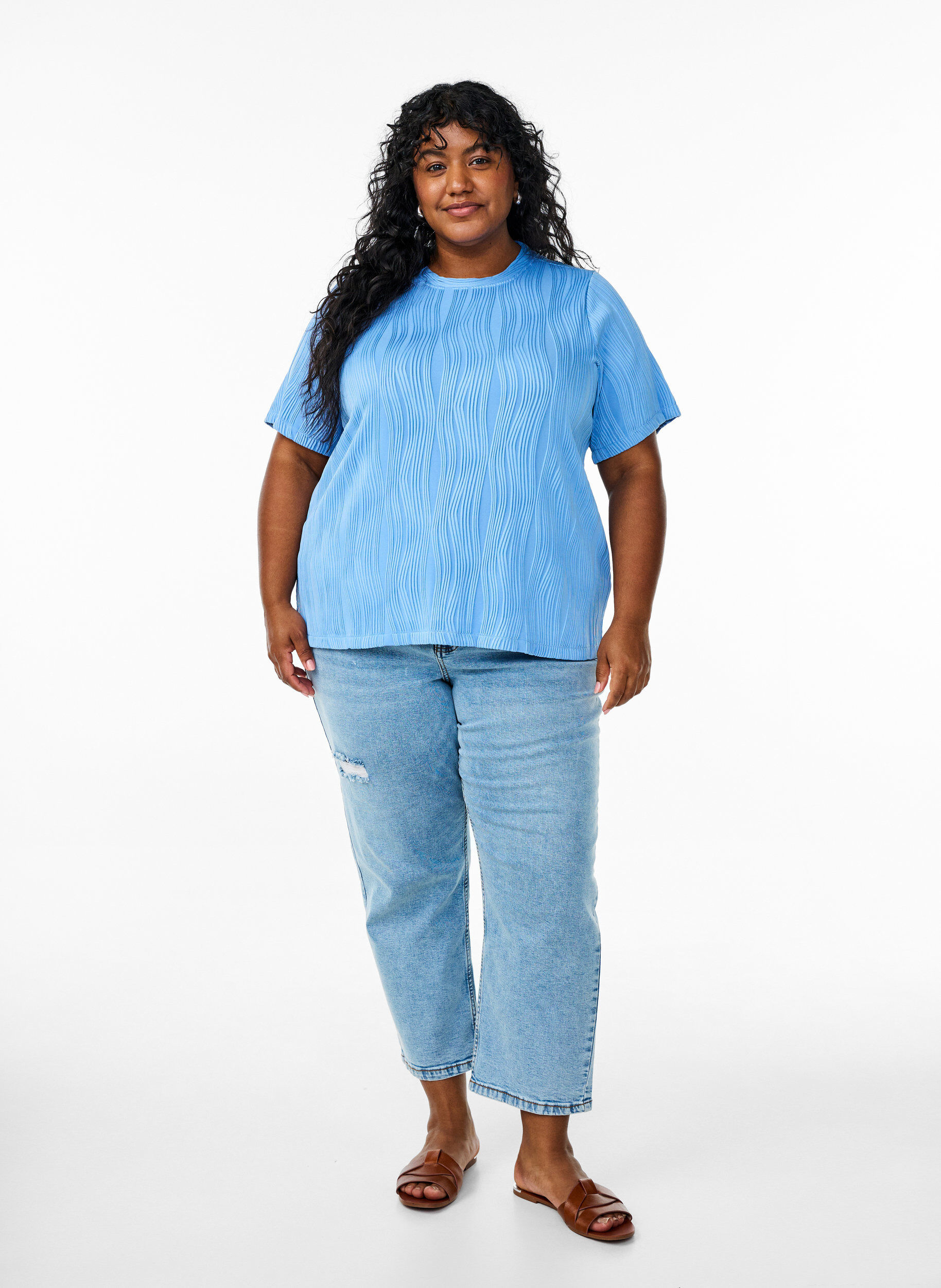 ZizziBluse mit kurzen &Auml;rmeln und einer welligen Struktur, Blau, Model image number 1