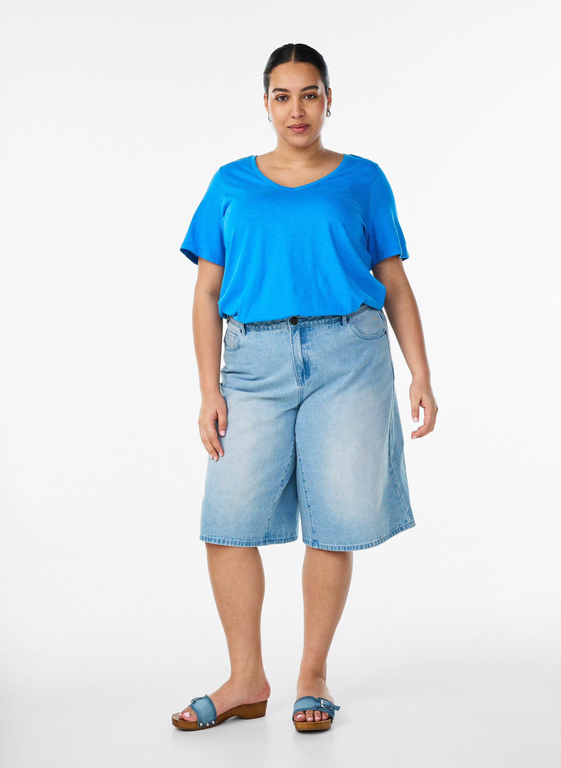 ZizziKurz&auml;rmeliges Basic T-Shirt mit V-Ausschnitt, Blau, Model image number 1