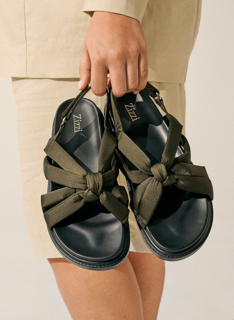 Extra-Weite - Sandale mit Knotendetail, Gr&uuml;n, Image image number 0