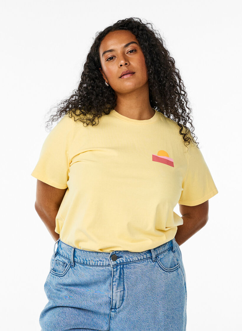 T-Shirt aus Bio-Baumwolle mit R&uuml;ckenprint, Gelb, Model image number 0