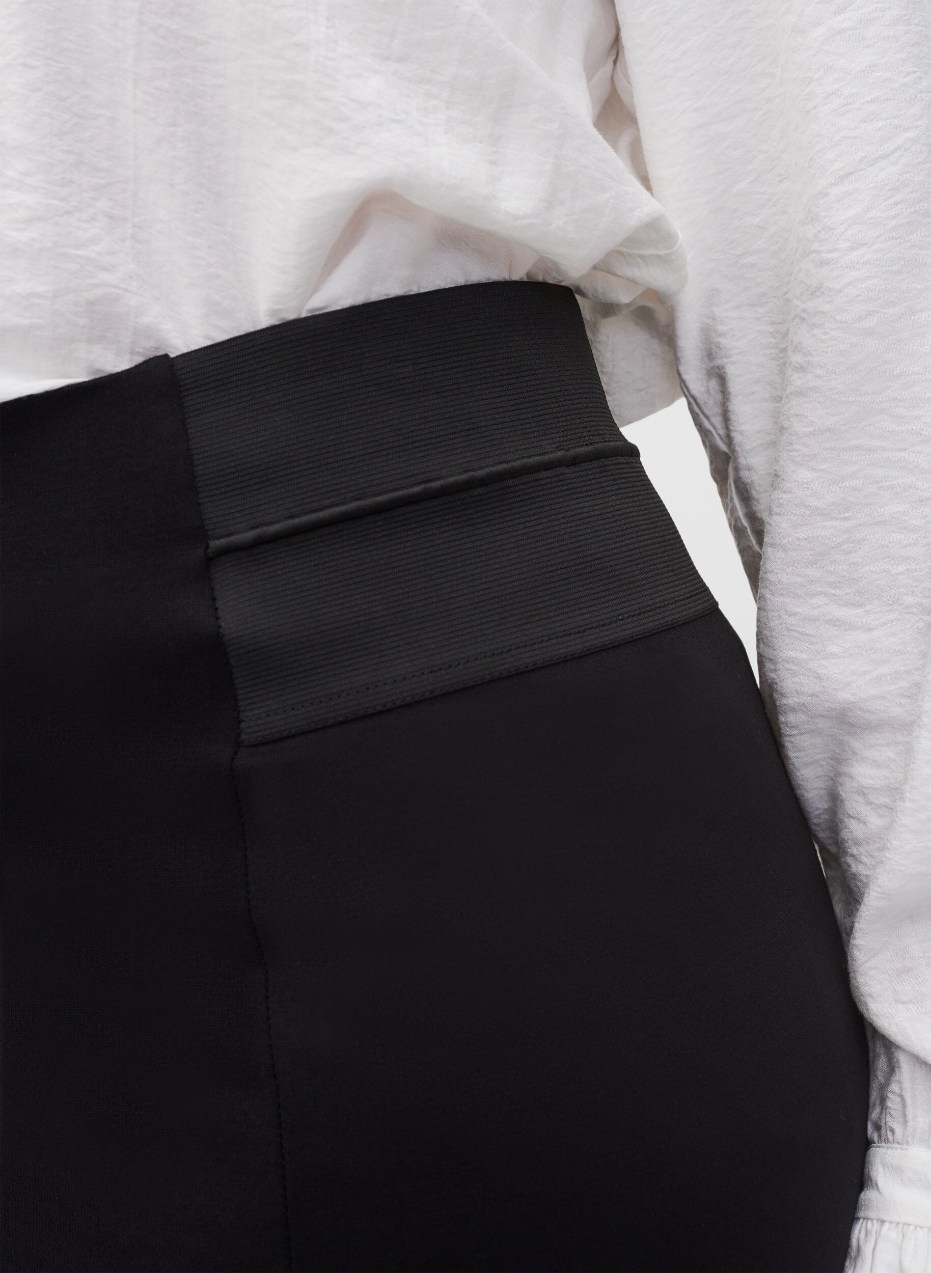 ZizziEng anliegender Rock mit Gummibund an der Taille, Schwarz, Model image number 3