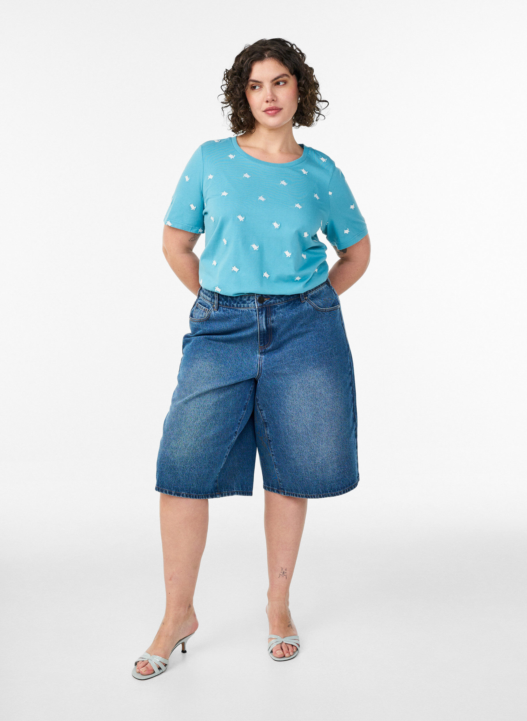 ZizziT-Shirt aus Bio-Baumwolle mit aufgestickten Motiven, Blau, Model image number 1