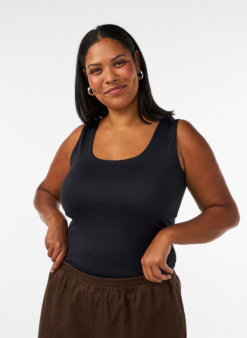 Figurbetontes Basic-Top aus glattem Stoff, Schwarz, Model image number 0