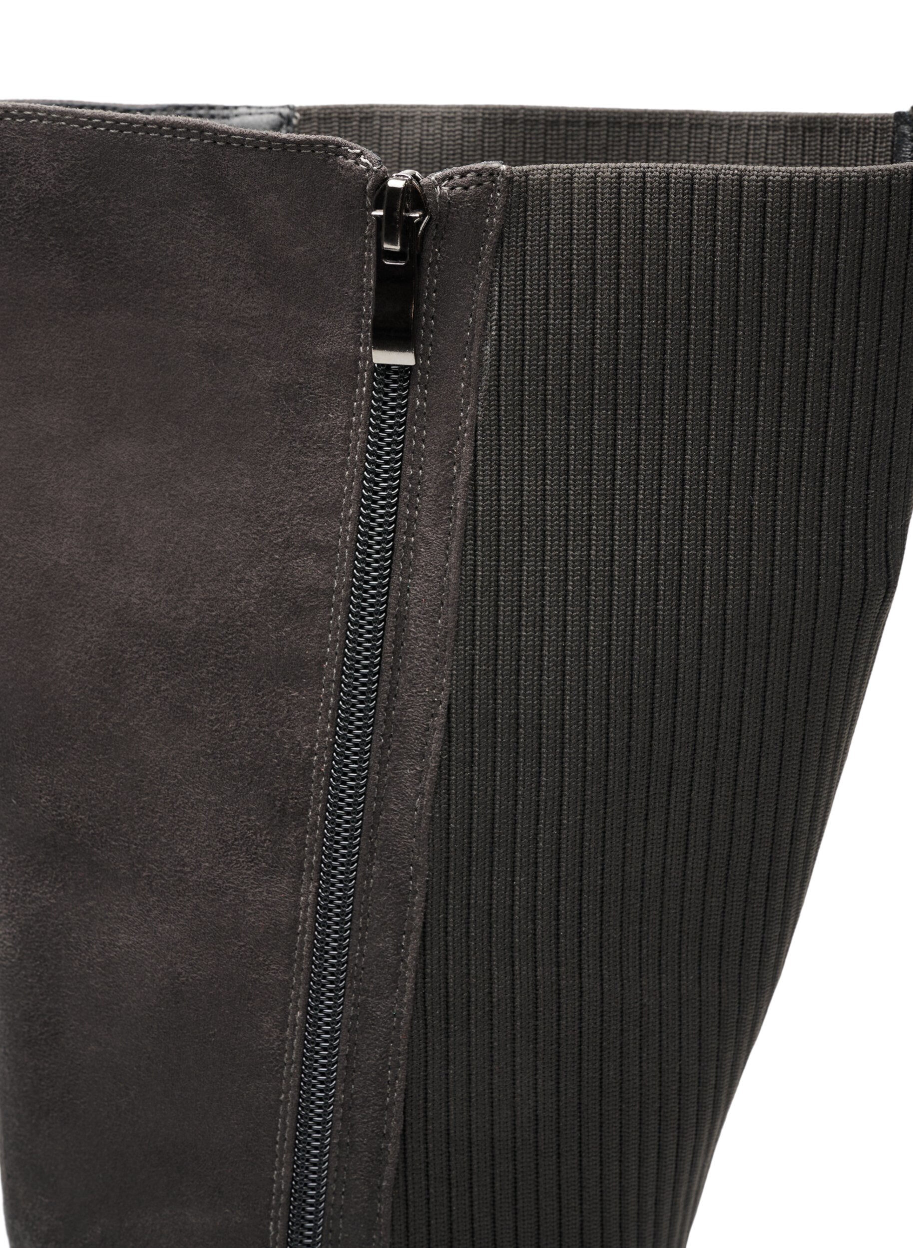 ZizziHoher Stiefel aus Wildlederimitat mit gerippten Eins&auml;tzen, Braun, Packshot image number 3