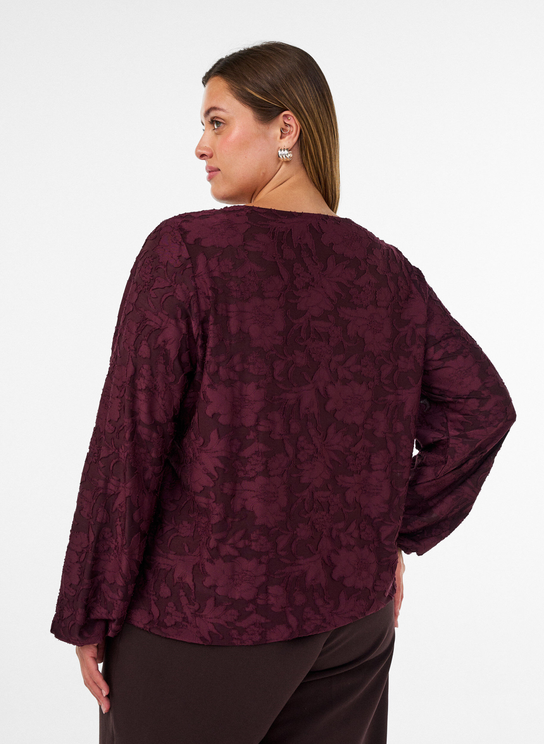 ZizziTransparente Bluse mit floraler Struktur und langen &Auml;rmeln, Rot, Model image number 2