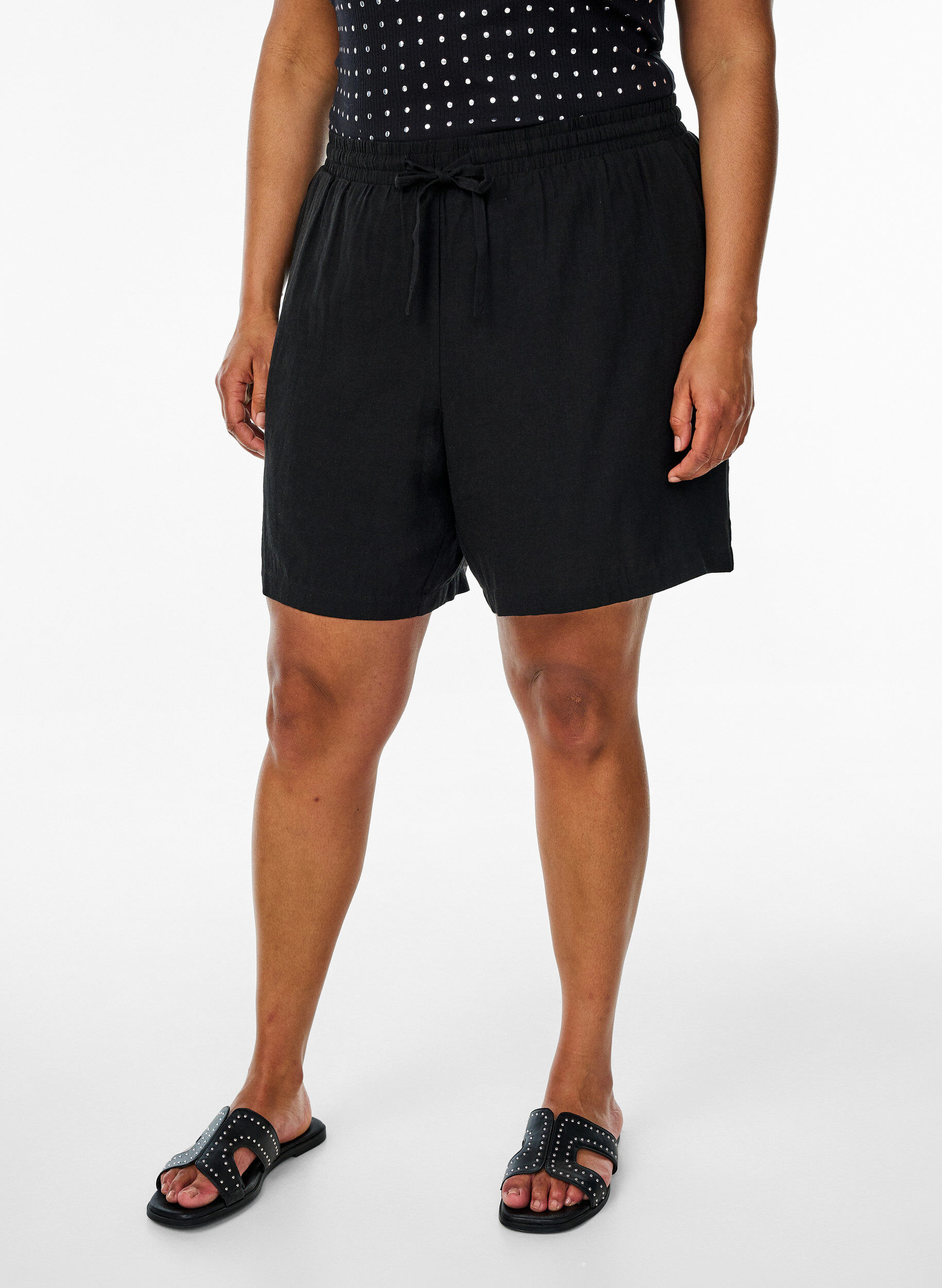 ZizziLockere Shorts aus Leinen und Viskose, Schwarz, Model image number 3