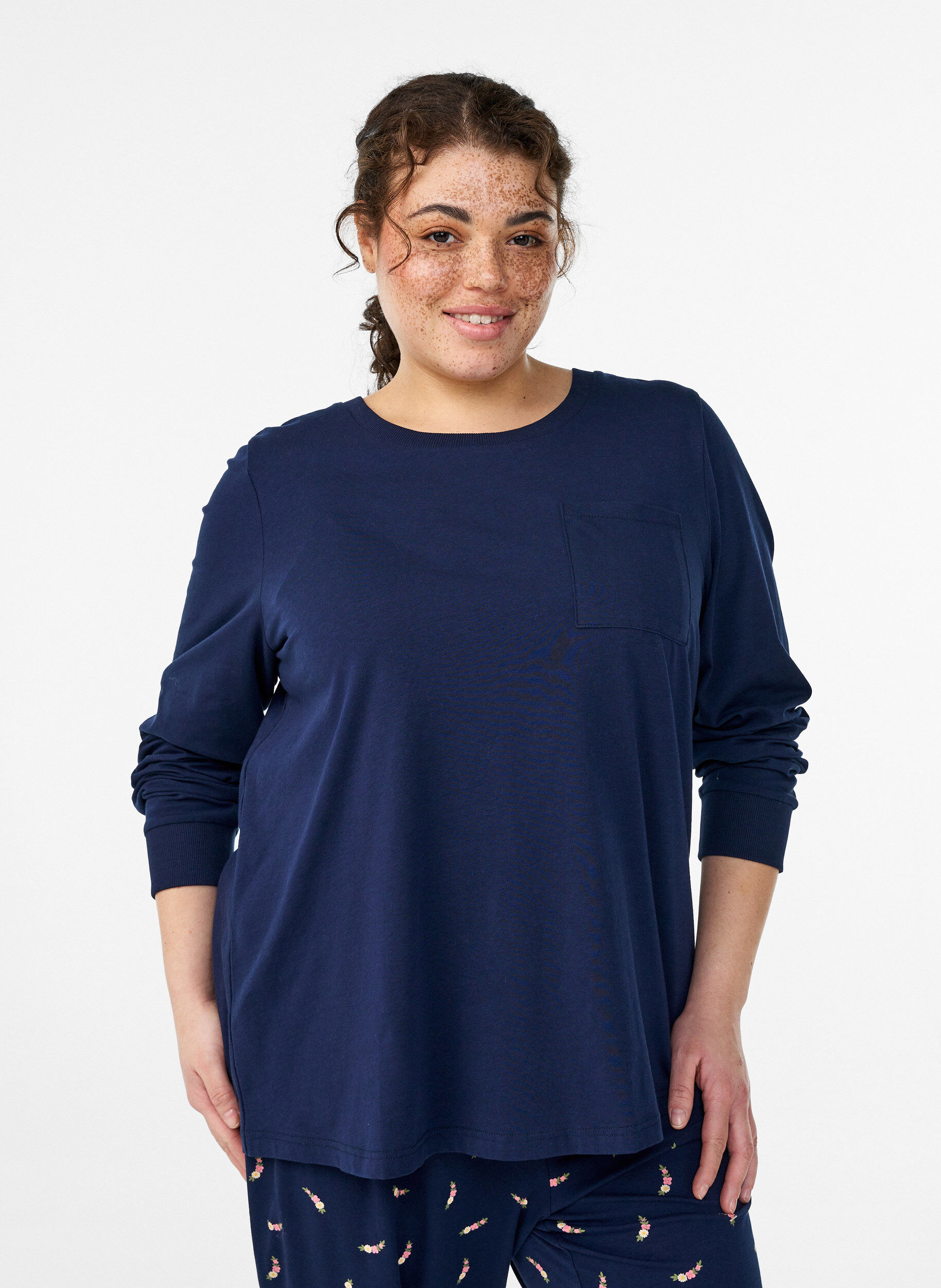 ZizziLang&auml;rmliges Pyjamaoberteil aus weichem Baumwolljersey, Blau, Model image number 0
