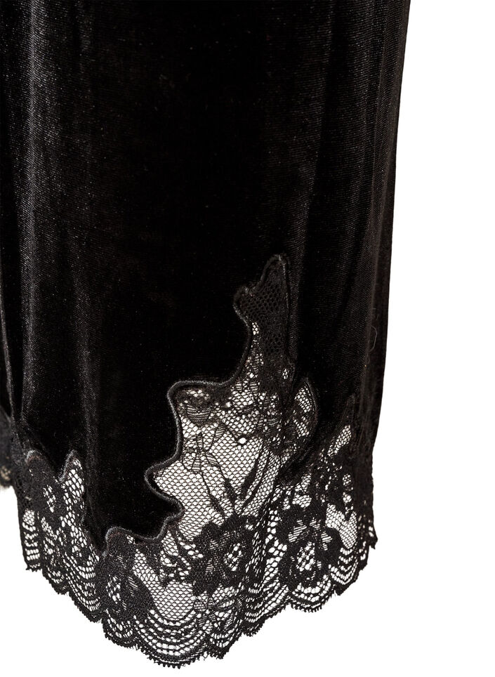Samthose mit Spitzenbesatz und weitem Bein, Schwarz, Packshot image number 3