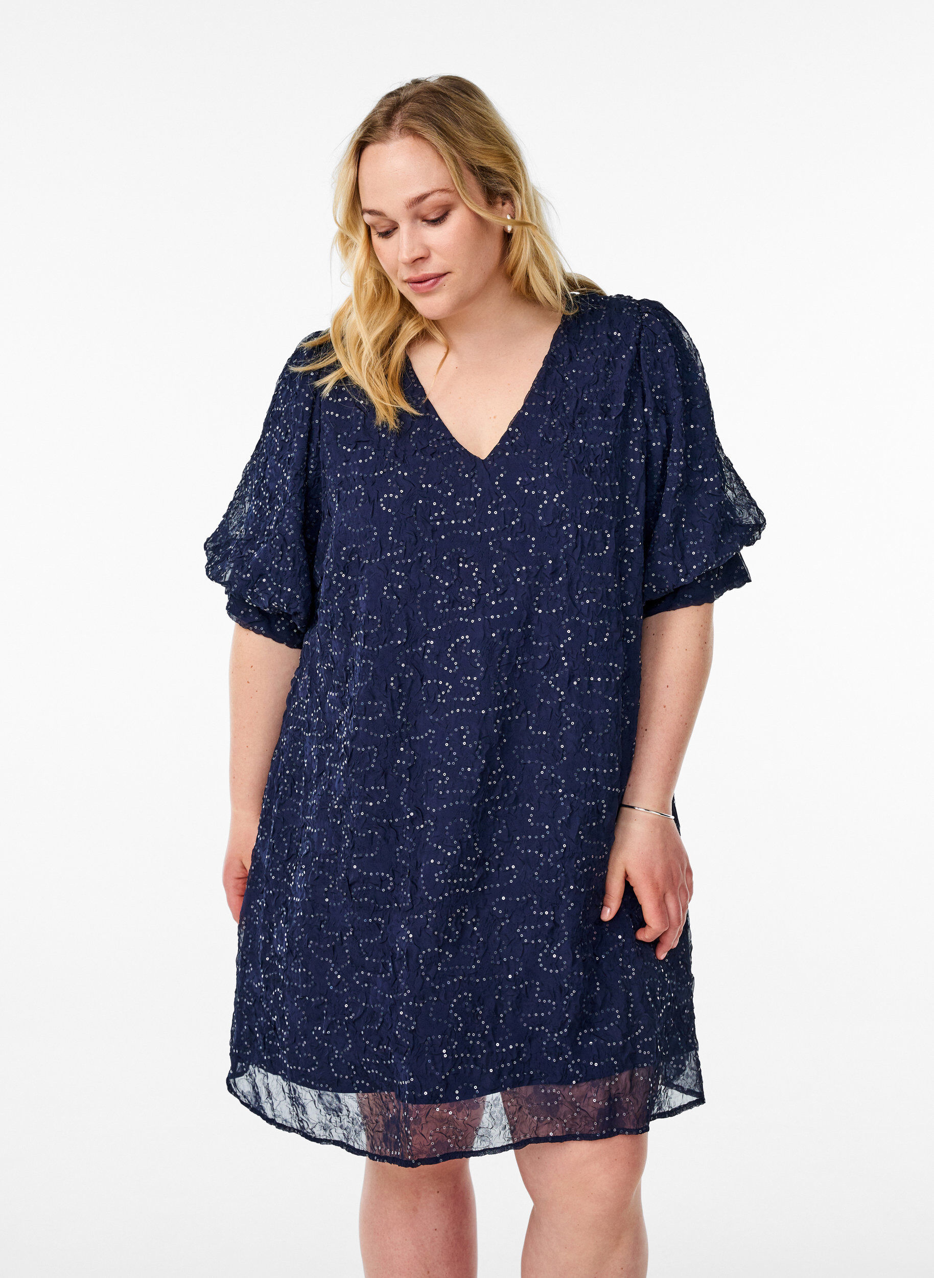 Kurzes Festkleid mit Pailletten, Blau, Model