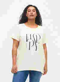 T-Shirt aus Baumwolle mit Textdruck, Buttercream HAPPY, Model