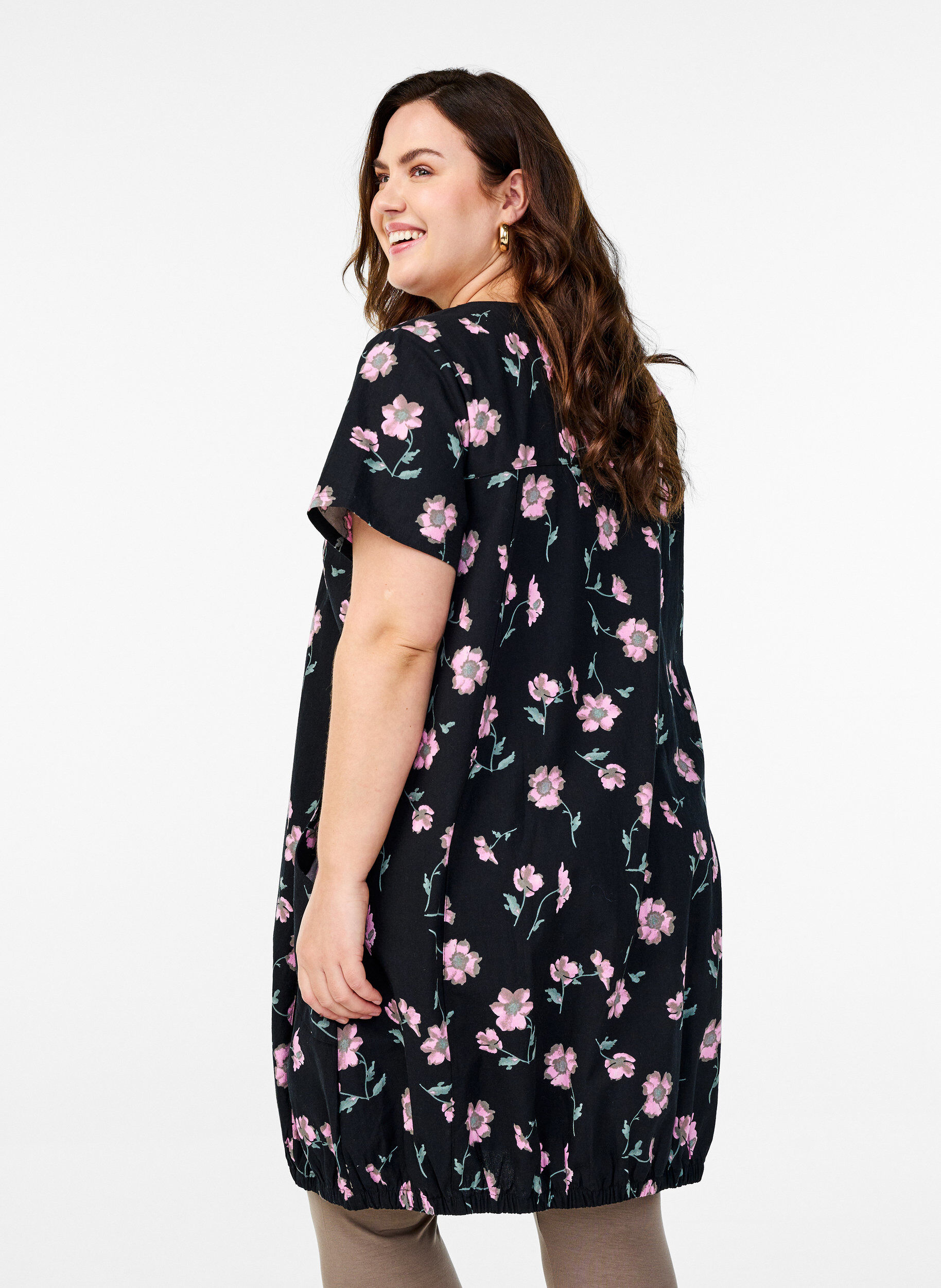 ZizziKurz&auml;rmliges Baumwollkleid mit Aufdruck, Schwarz, Model image number 2