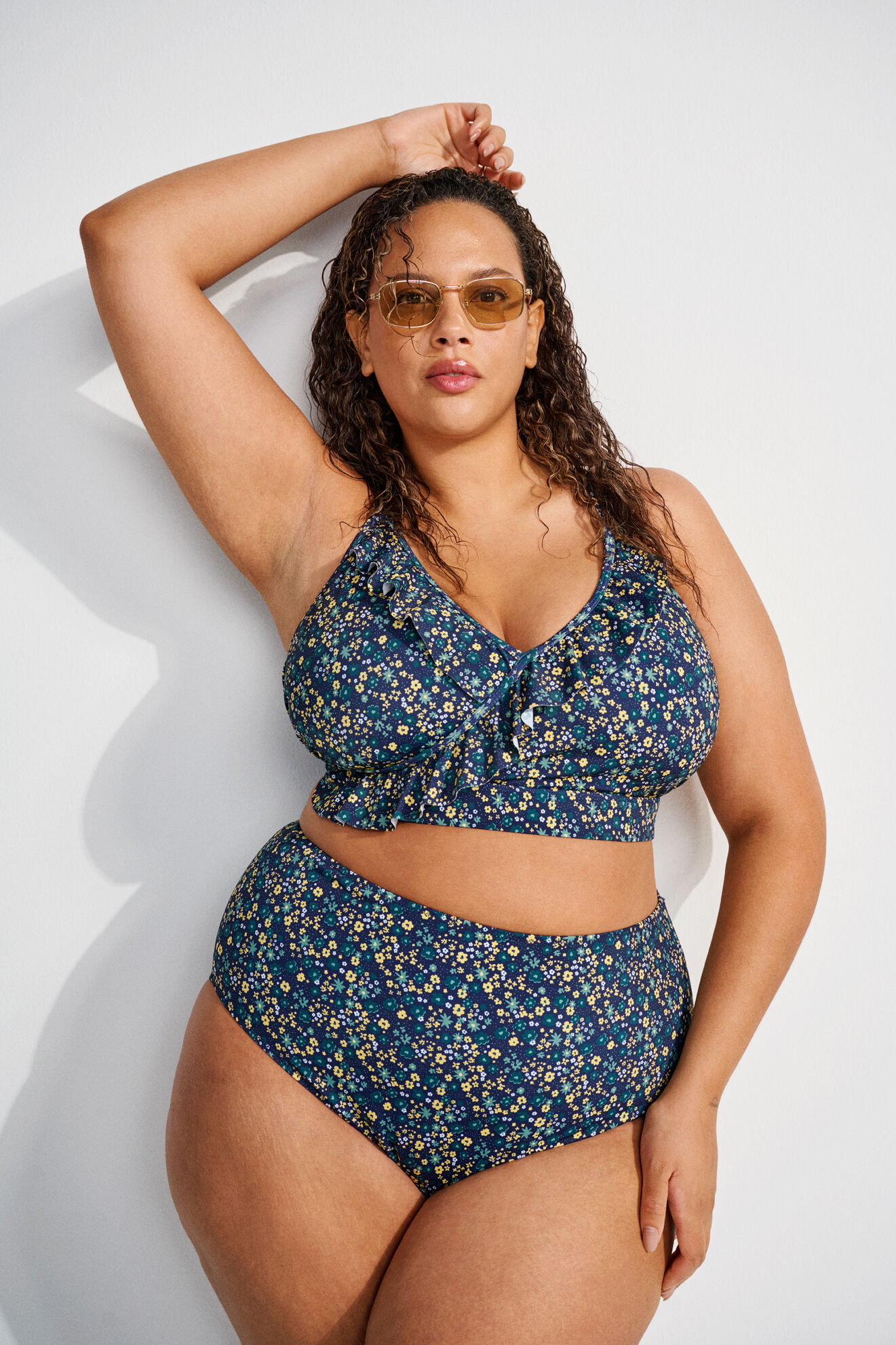 ZizziBlumiger Bikini, , Model