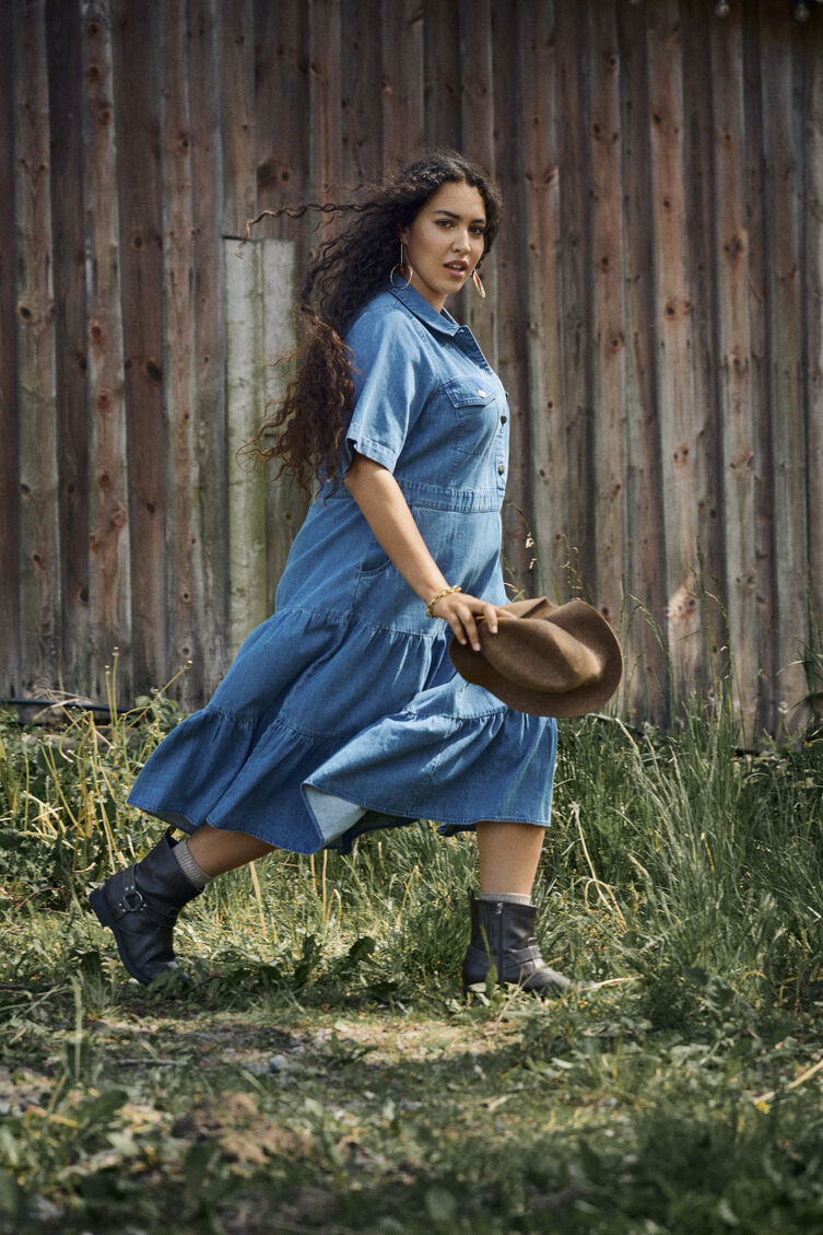 Midikleid aus Denim, , Model