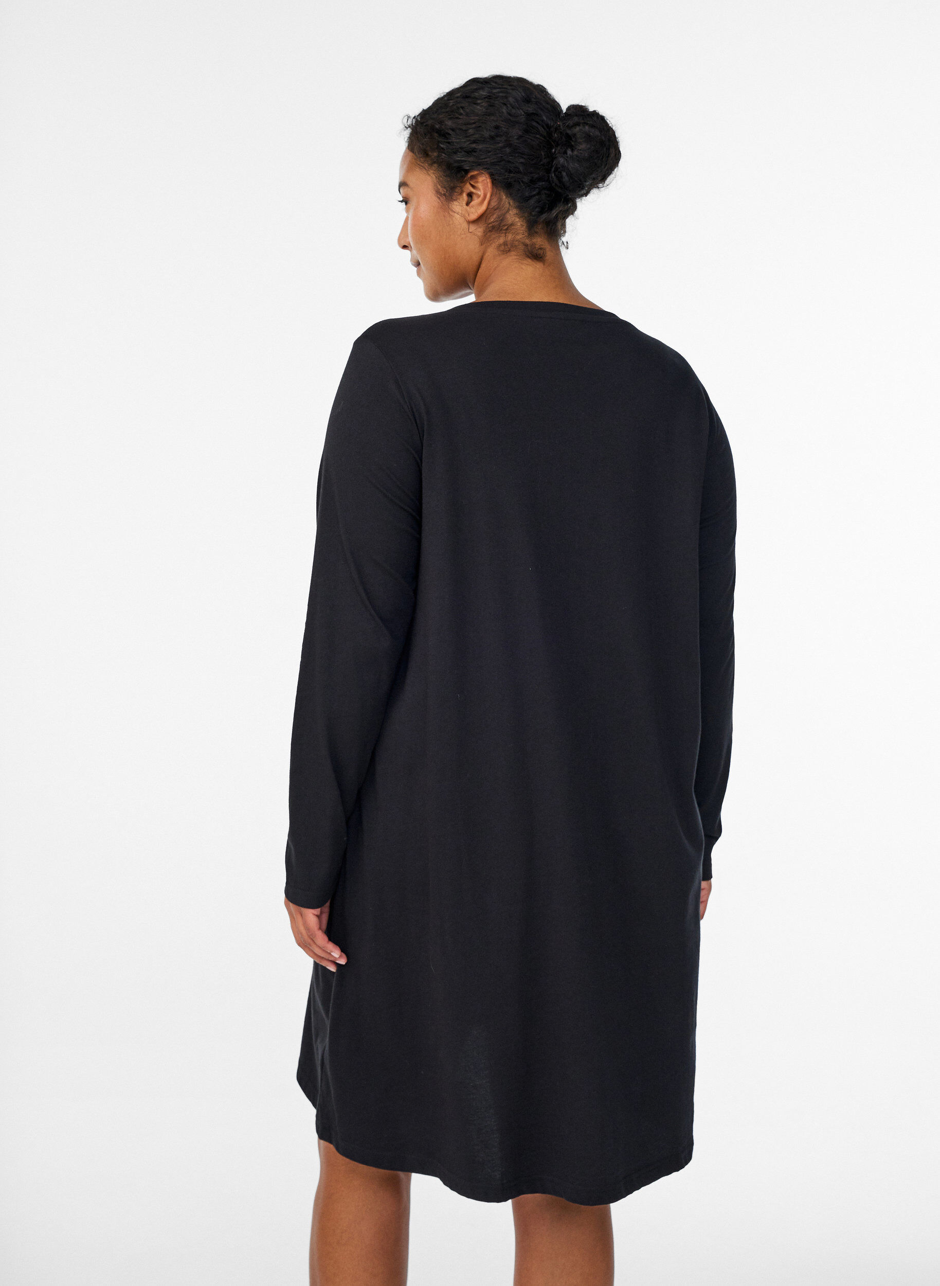 ZizziLang&auml;rmliges Nachthemd aus Bio-Baumwolle, Schwarz, Model image number 2