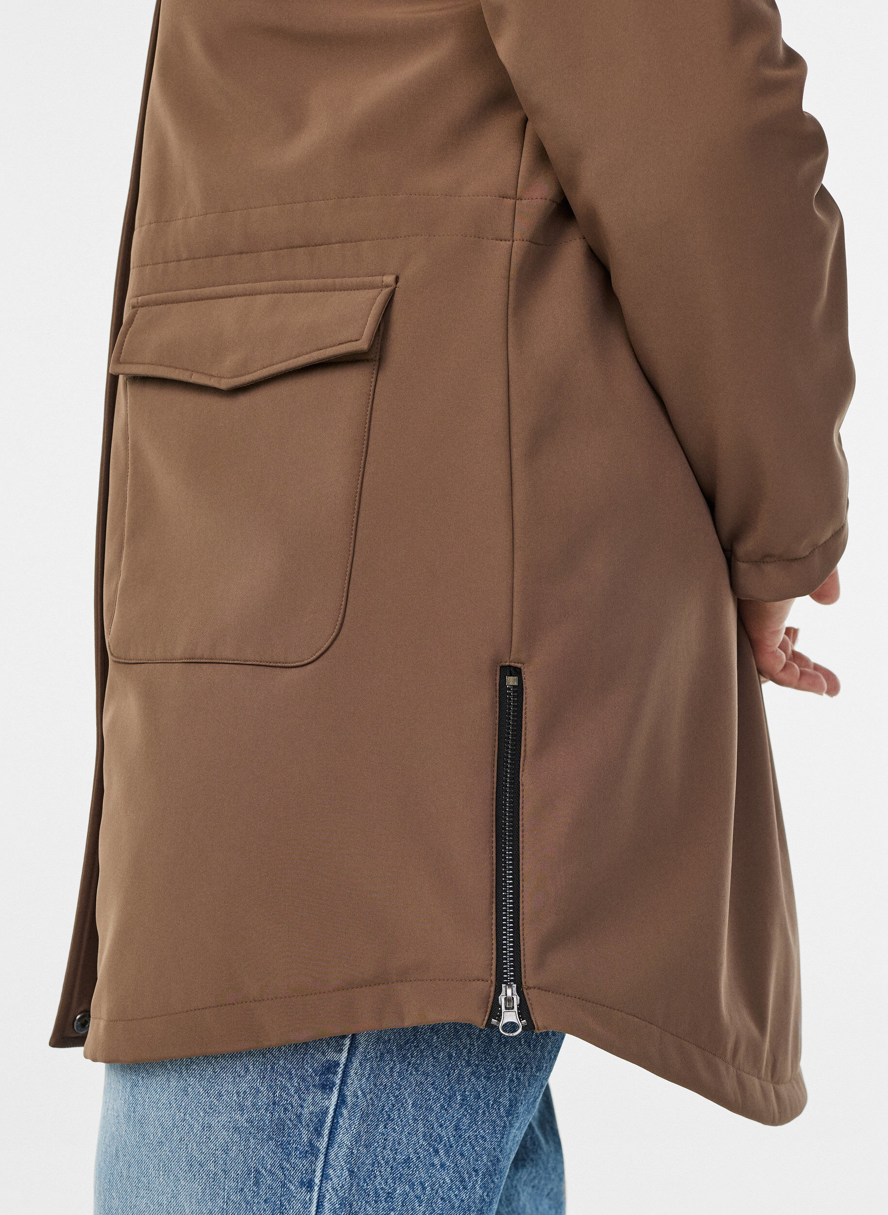 ZizziWasserabweisende Softshell-Jacke mit Steppfutter, Braun, Model image number 3