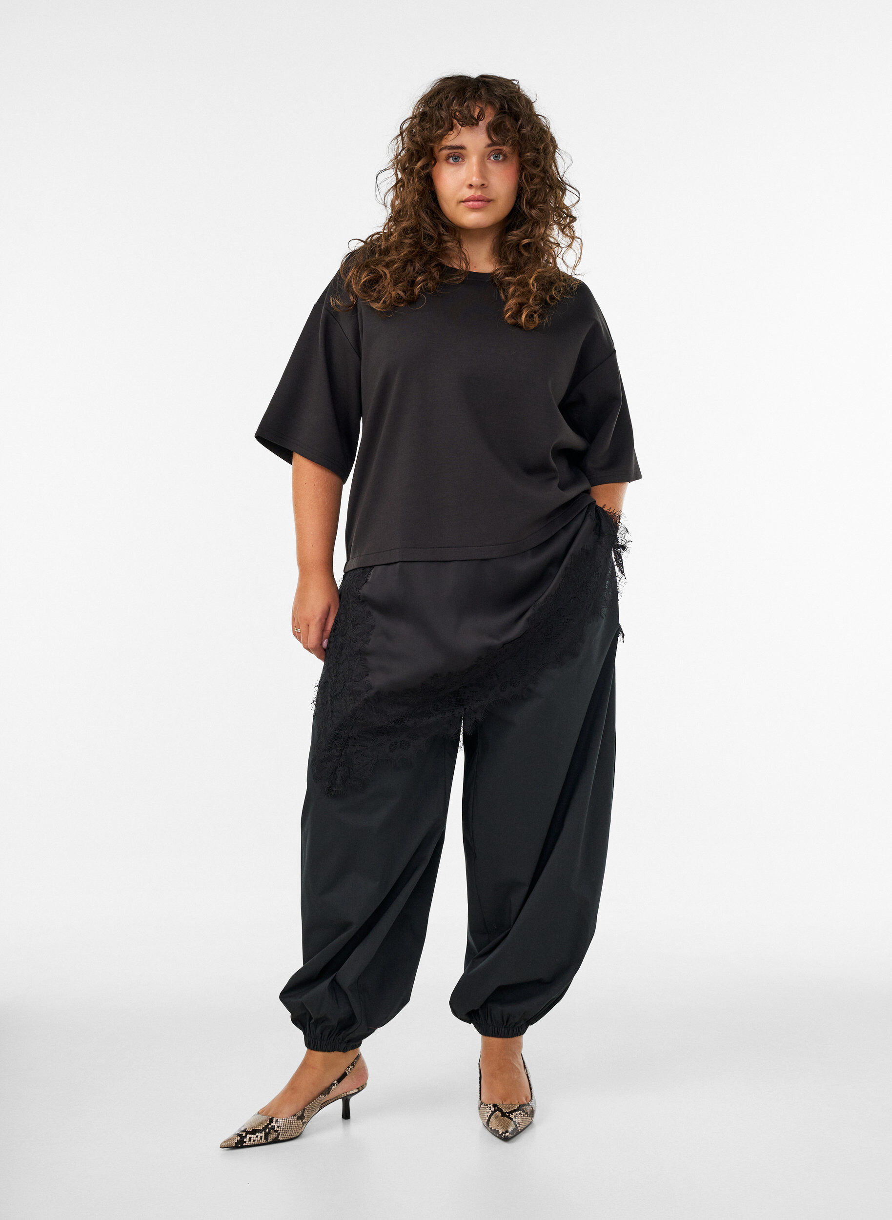 ZizziJerseybluse im Lagenlook mit Spitze, Schwarz, Model image number 1