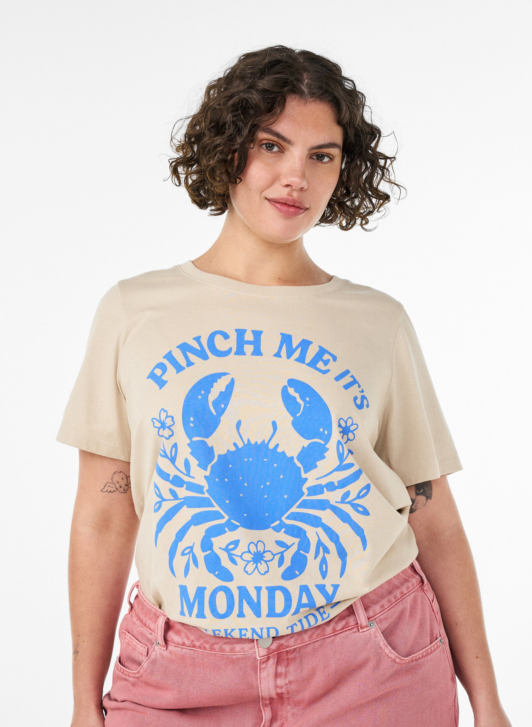 T-shirt aus Baumwolle mit Print, Beige, Model