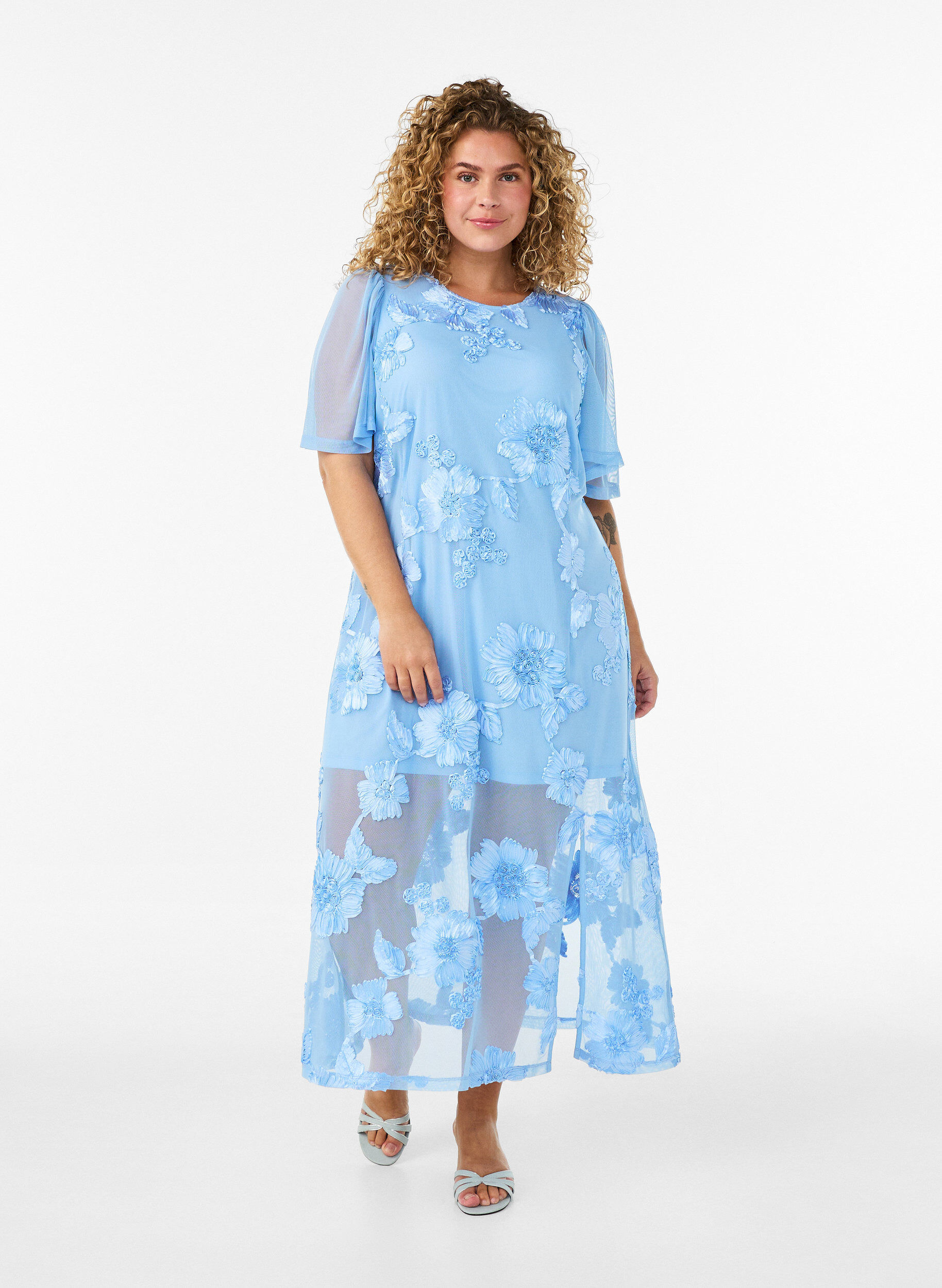 ZizziMesh-Kleid mit floralen Applikationen, Blau, Model image number 0