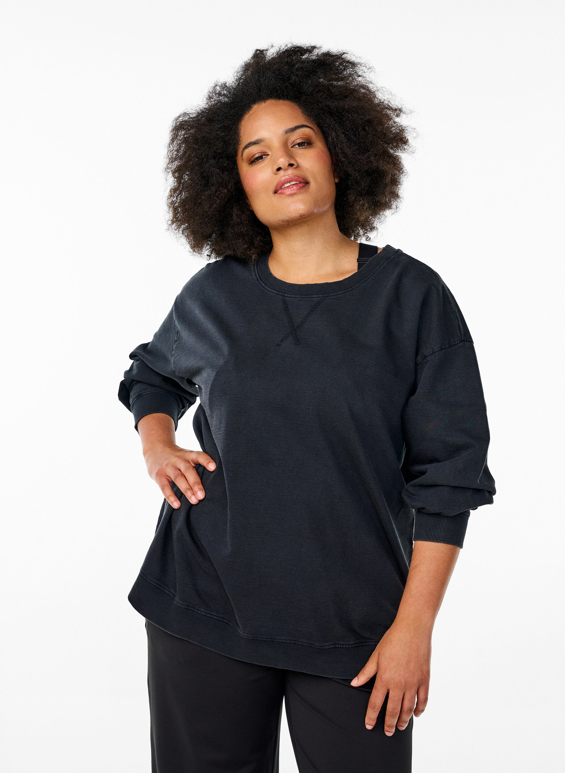 Lockeres Sweatshirt im gewaschenen Look, Grau, Model