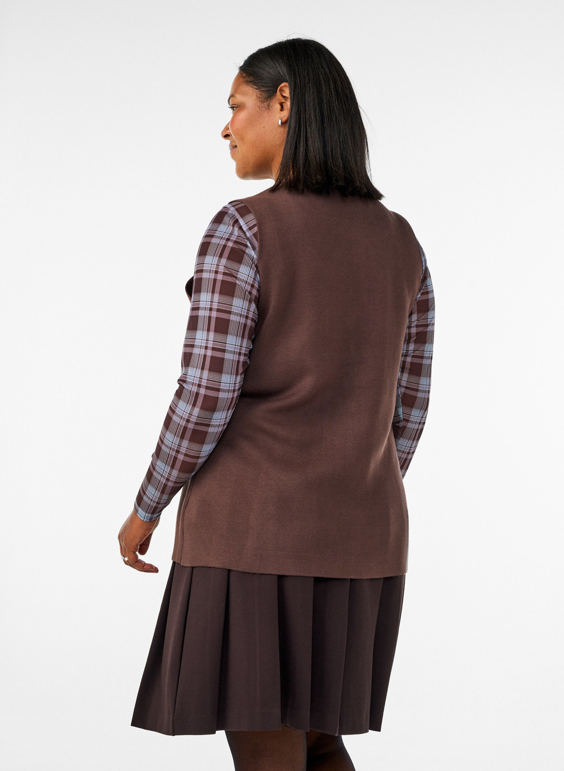Zizzi&Auml;rmellose Strickweste mit Zierkn&ouml;pfen, Braun, Model image number 2