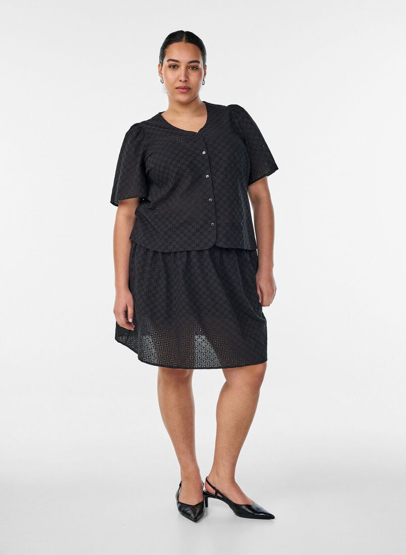 Bluse aus Broderie Anglaise mit Knopfleiste, Schwarz, Model image number 1