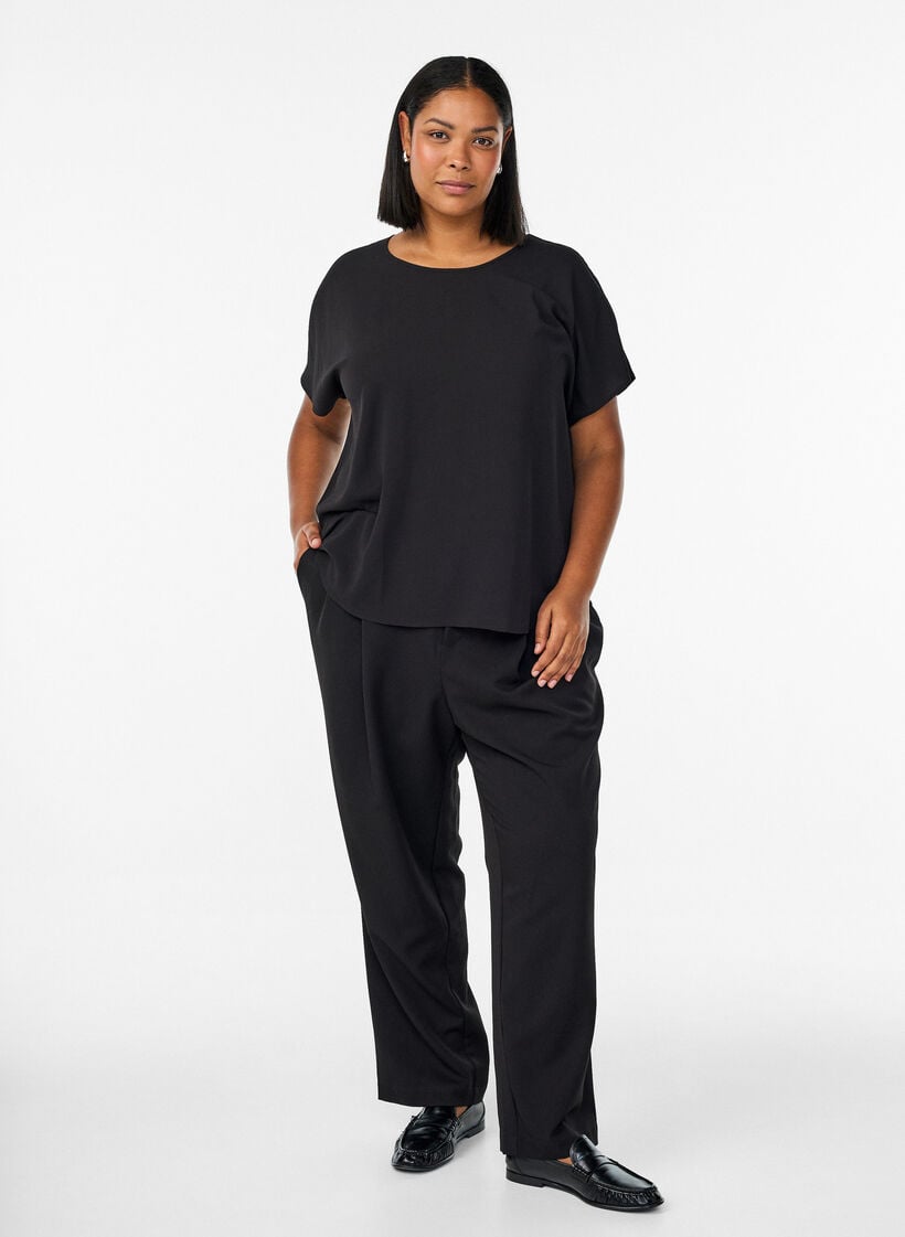 Bluse mit kurzen &Auml;rmeln und Rundhalsausschnitt, Schwarz, Model image number 1