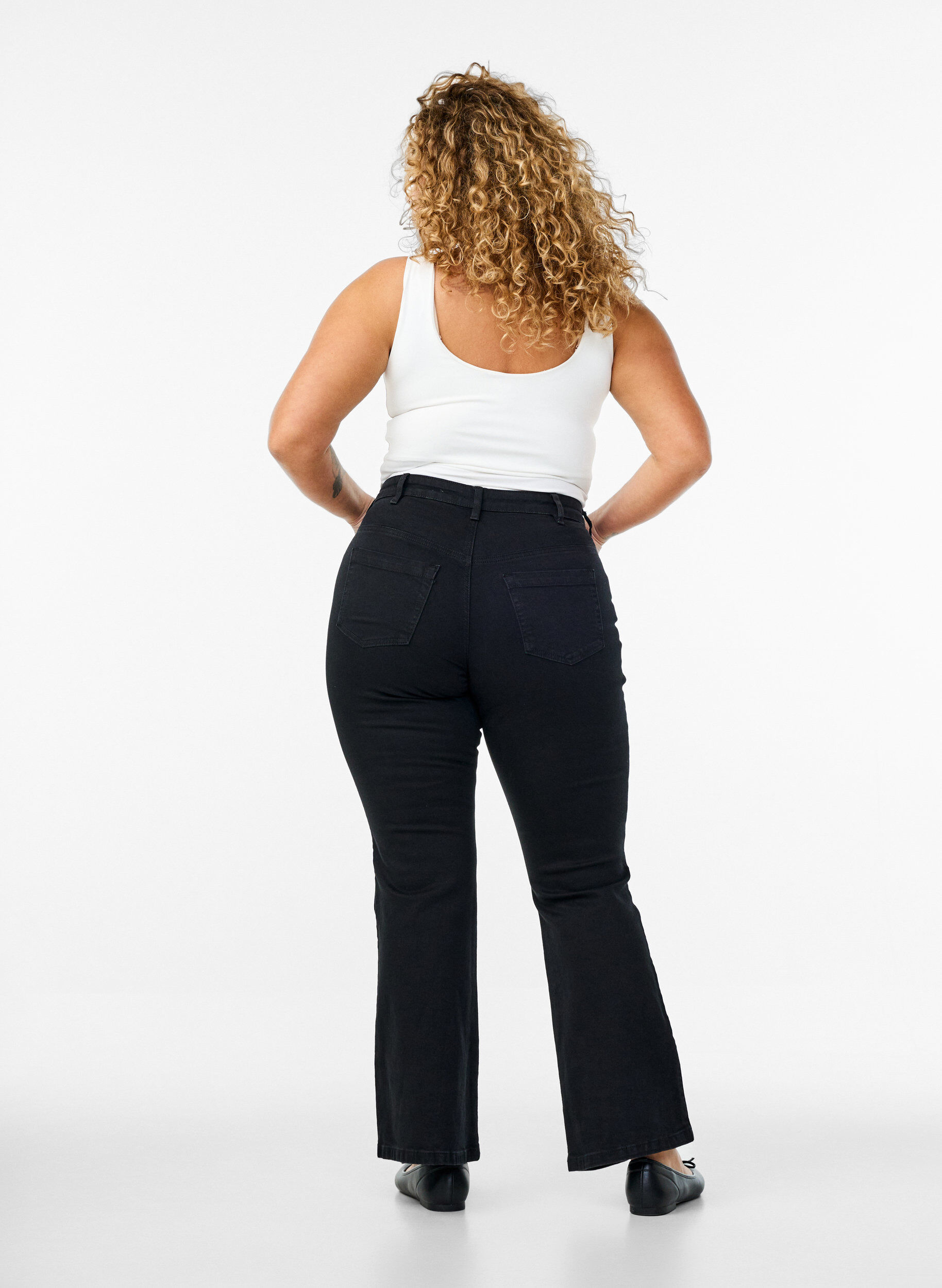 ZizziEllen Bootcut-Jeans mit hoher Taille, Schwarz, Model image number 1