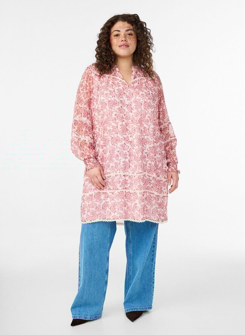 Kurzes Chiffonkleid mit H&auml;kel&shy;details, Rot, Model