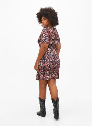 Eng anliegendes Kleid mit Leopardenmuster und Cut-Out, Leopard AOP, Model image number 1