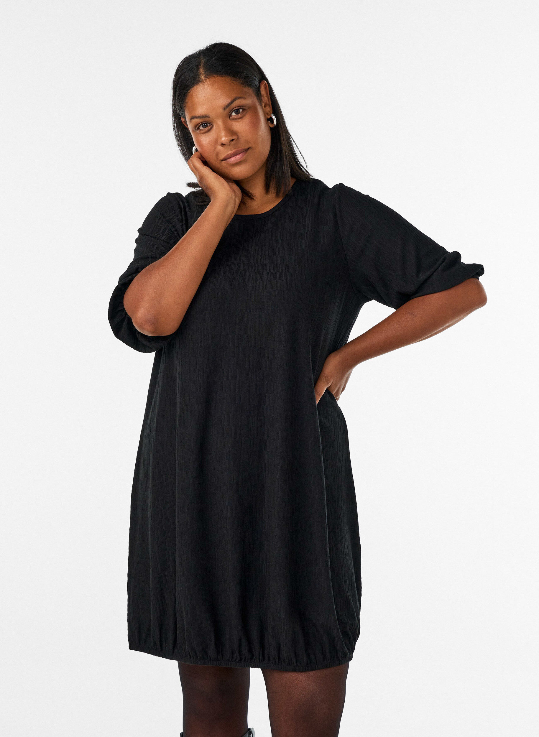 Kleid in Ballonform mit Struktur, Schwarz, Model