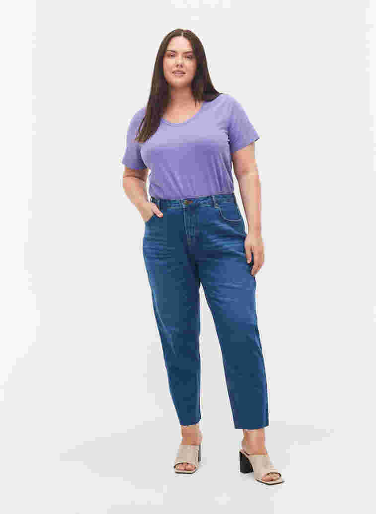 Cropped Mille Mom Fit Jeans, Blue Denim 5, Model image number 0