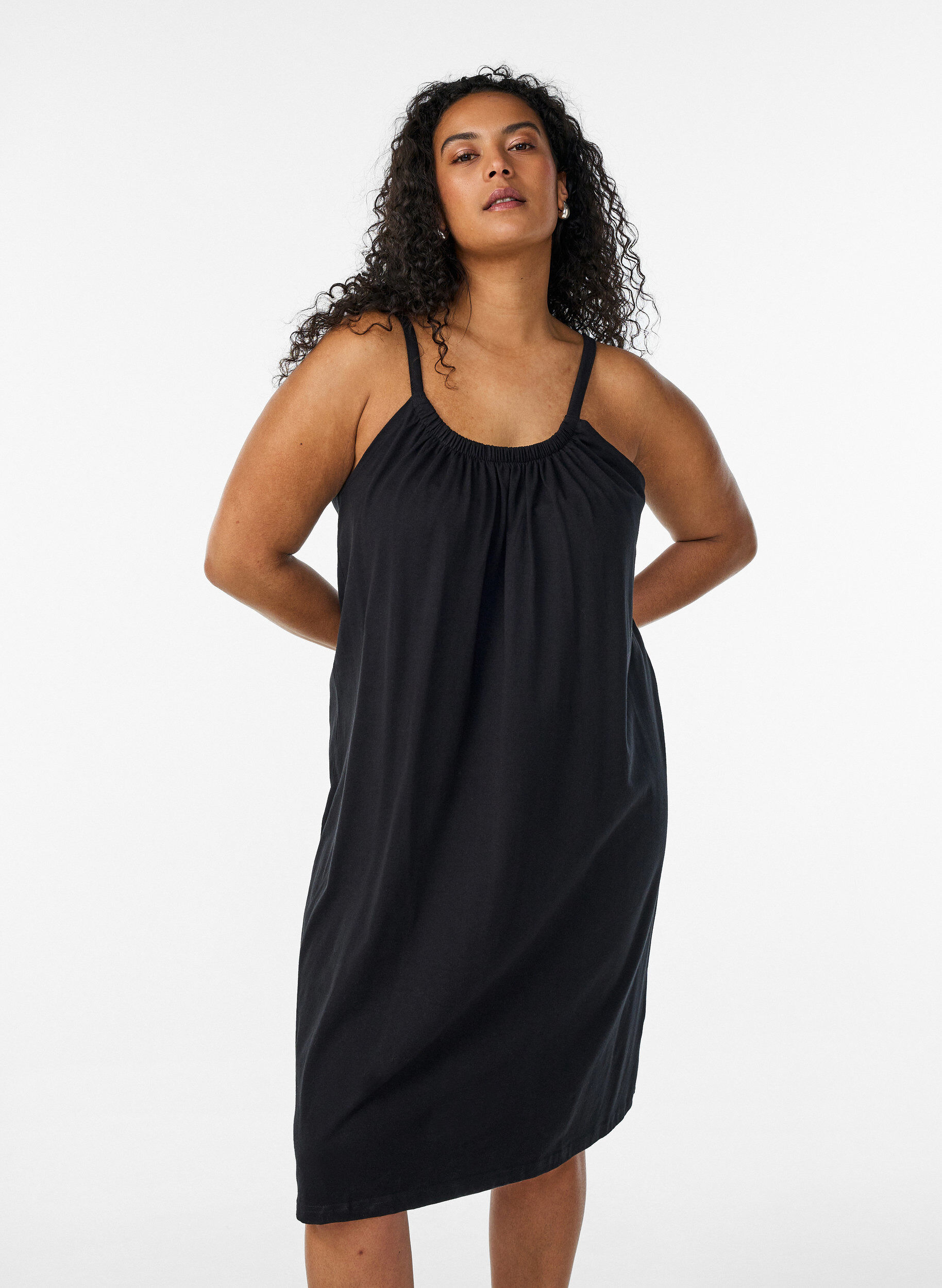 ZizziMidi-Tr&auml;gerkleid aus Bio-Baumwolle, Schwarz, Model image number 0