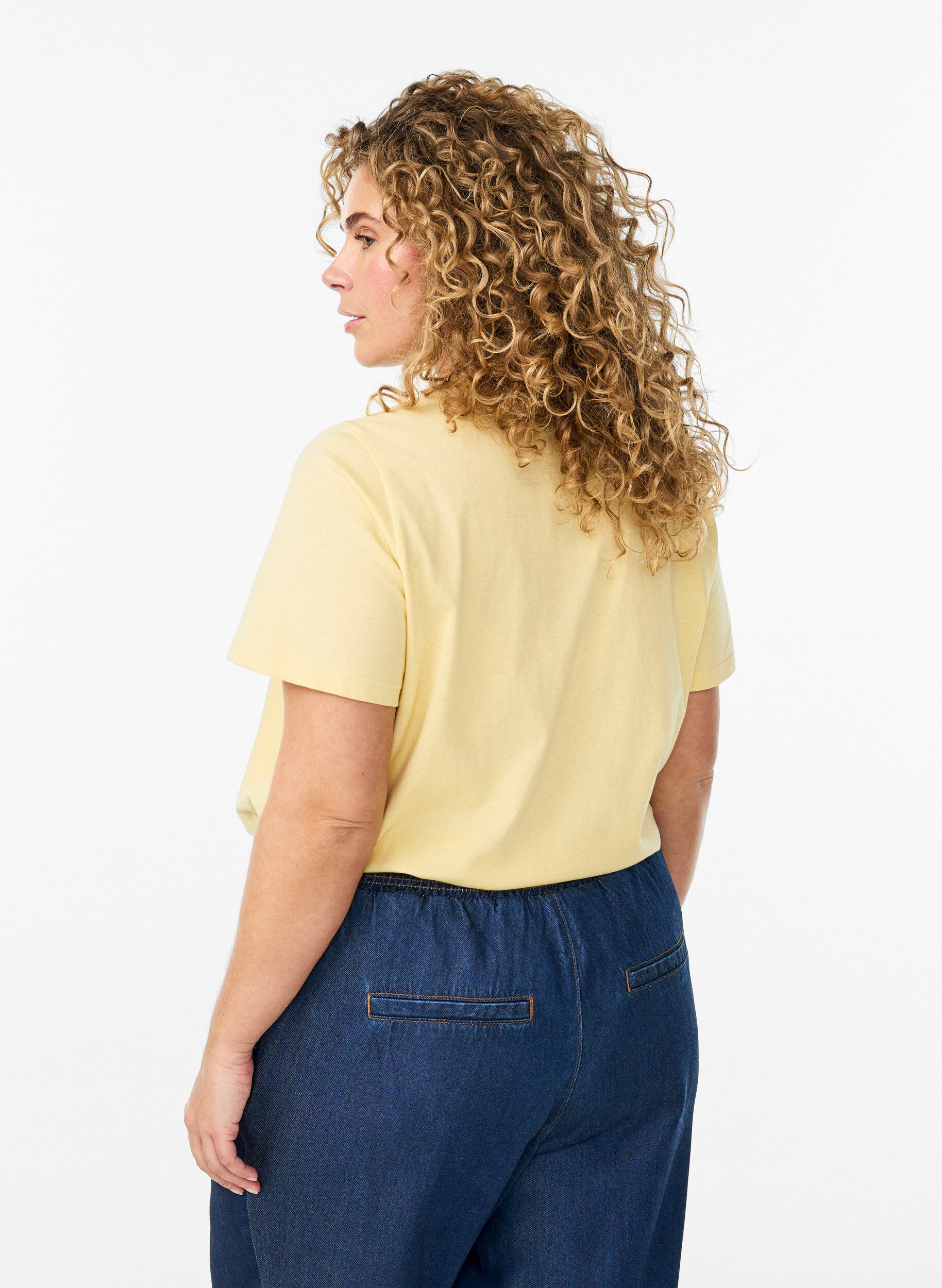 ZizziBasic-T-Shirt aus Baumwolle mit Rundhalsausschnitt, Gelb, Model image number 2