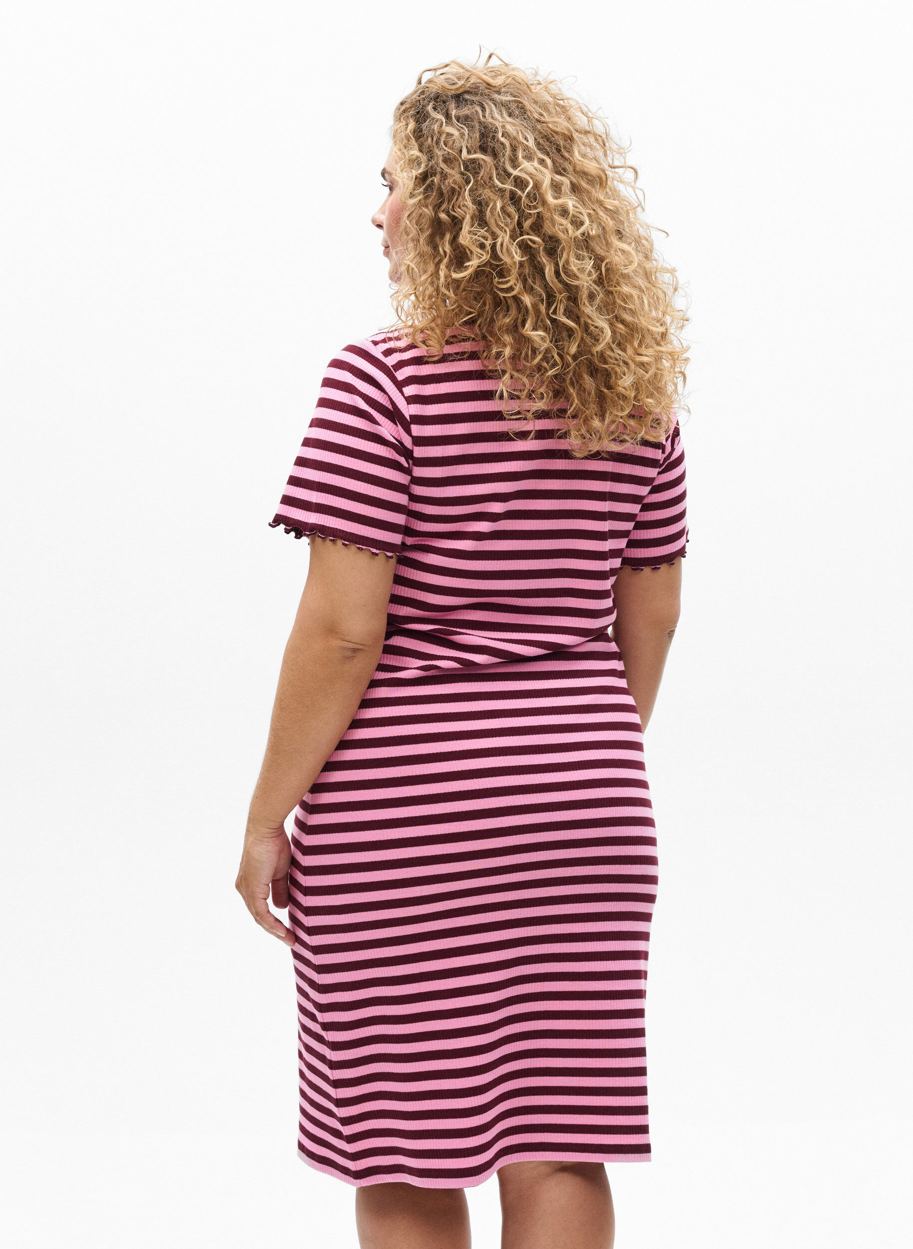 ZizziT-Shirtkleid aus geripptem Jersey in Kniel&auml;nge, Dunkles Bordeaux, Model image number 2