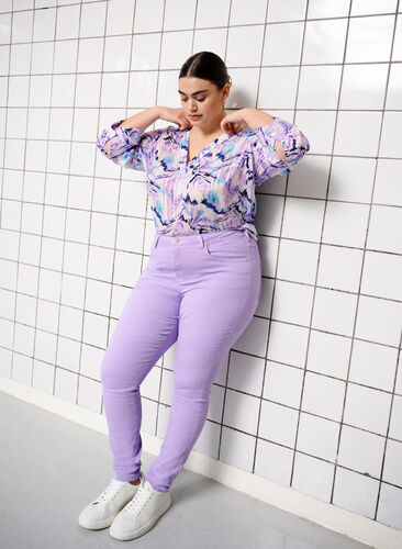 Hochtaillierte Amy Jeans mit Super Slim Passform, Lavender, Image image number 0
