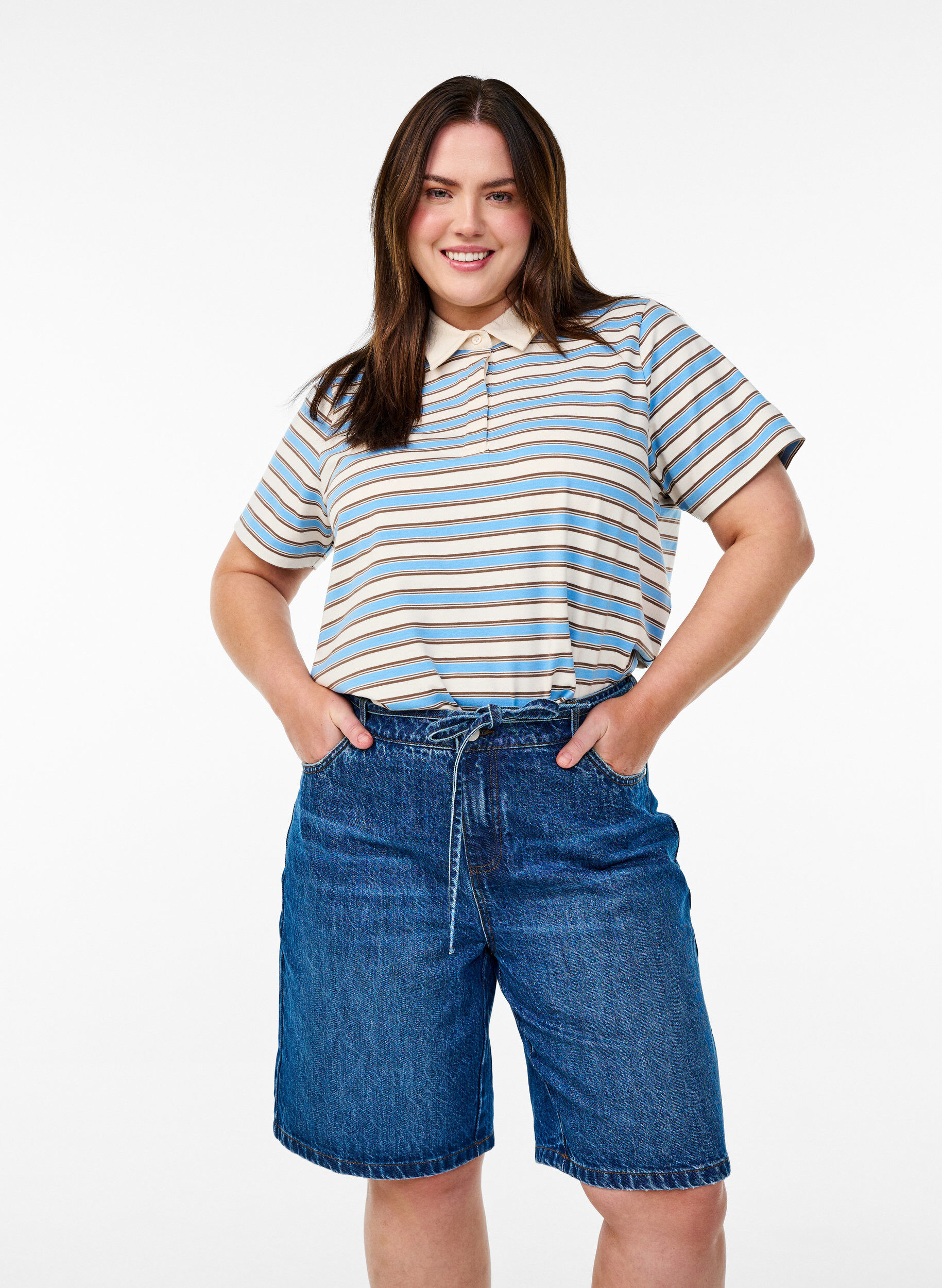 ZizziSlim fit Jeansshorts mit Bindeg&uuml;rtel, Blau, Model image number 0