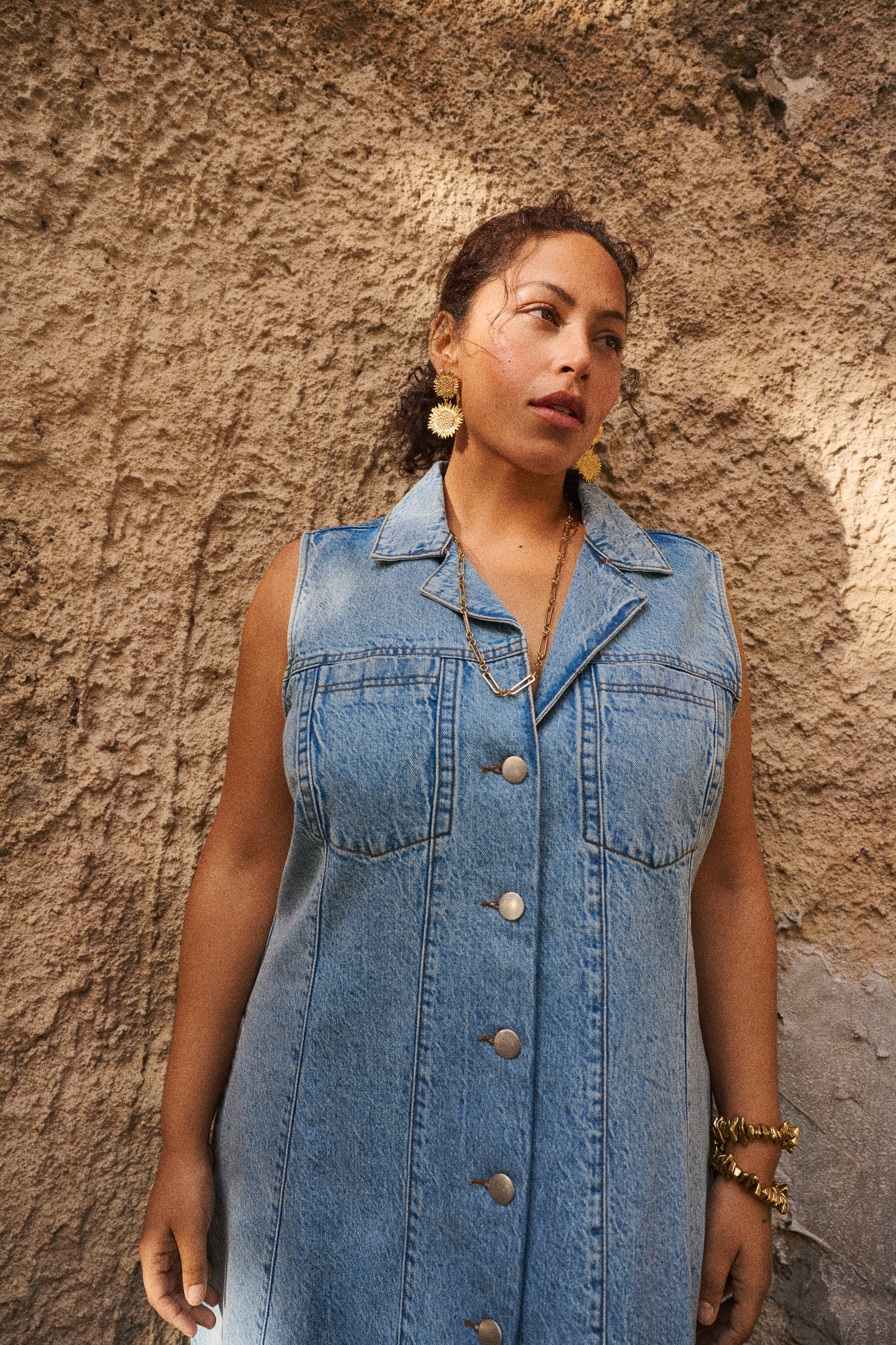 Zizzi&Auml;rmelloses Kleid aus Denim, , Model