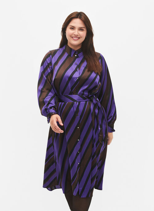 Hemdblusenkleid aus Satin mit diagonalen Streifen, Stripe AOP, Model