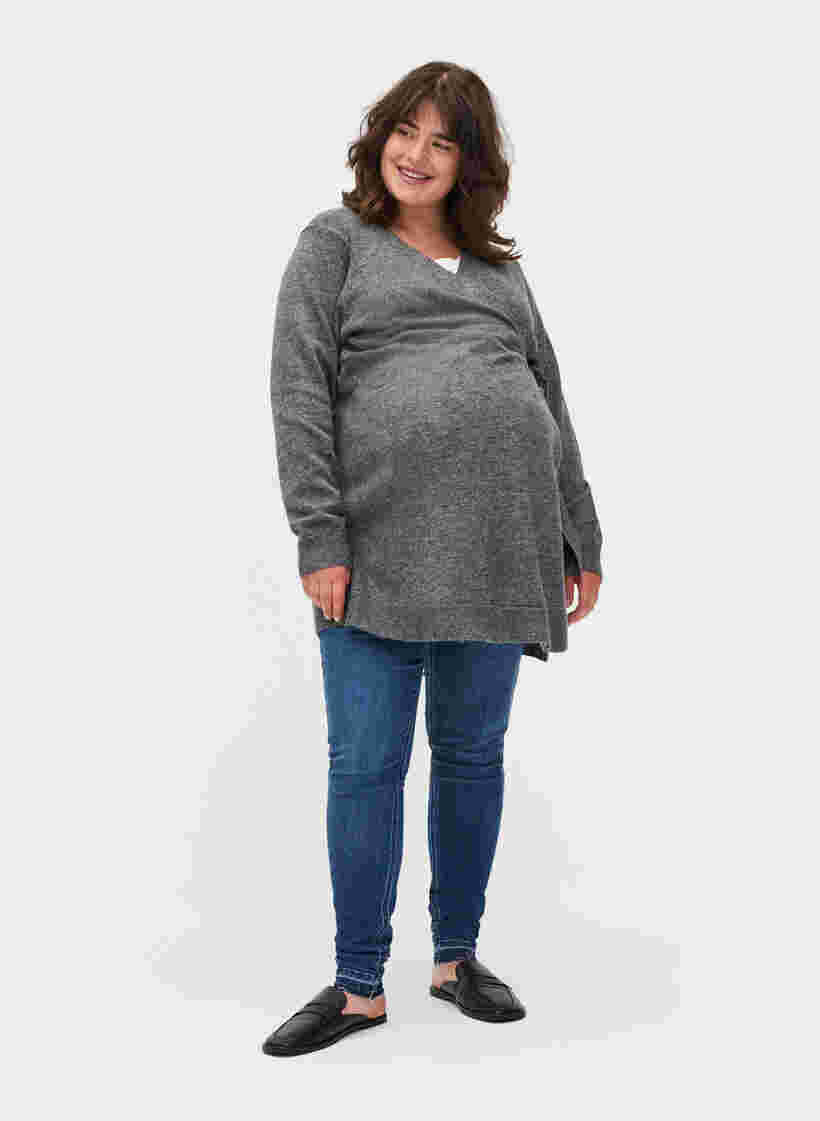 Melierte Schwangerschafts-Strickbluse mit Wickellook, Medium Grey Melange, Model image number 2