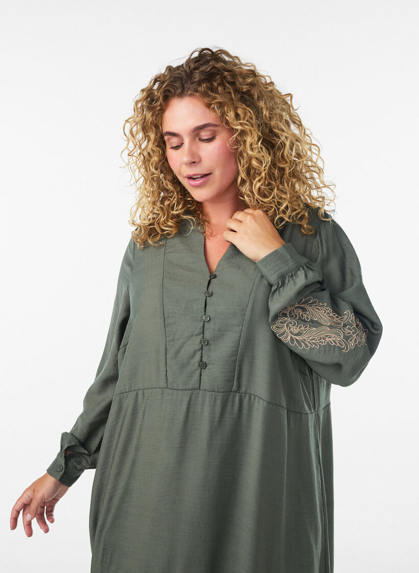 Kleid aus Viskose mit Stickerei und Stufenvolants, Gr&uuml;n, Model image number 2