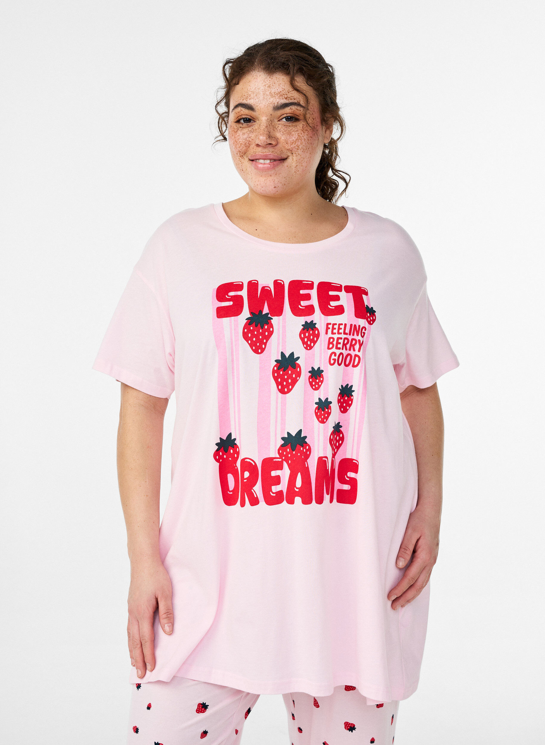 Langes Nachthemd aus Bio-Baumwolle mit Print, Rot, Model