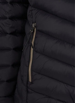 Gesteppte Leichtgewichtsjacke mit Kapuze und Taschen, Black, Packshot image number 3