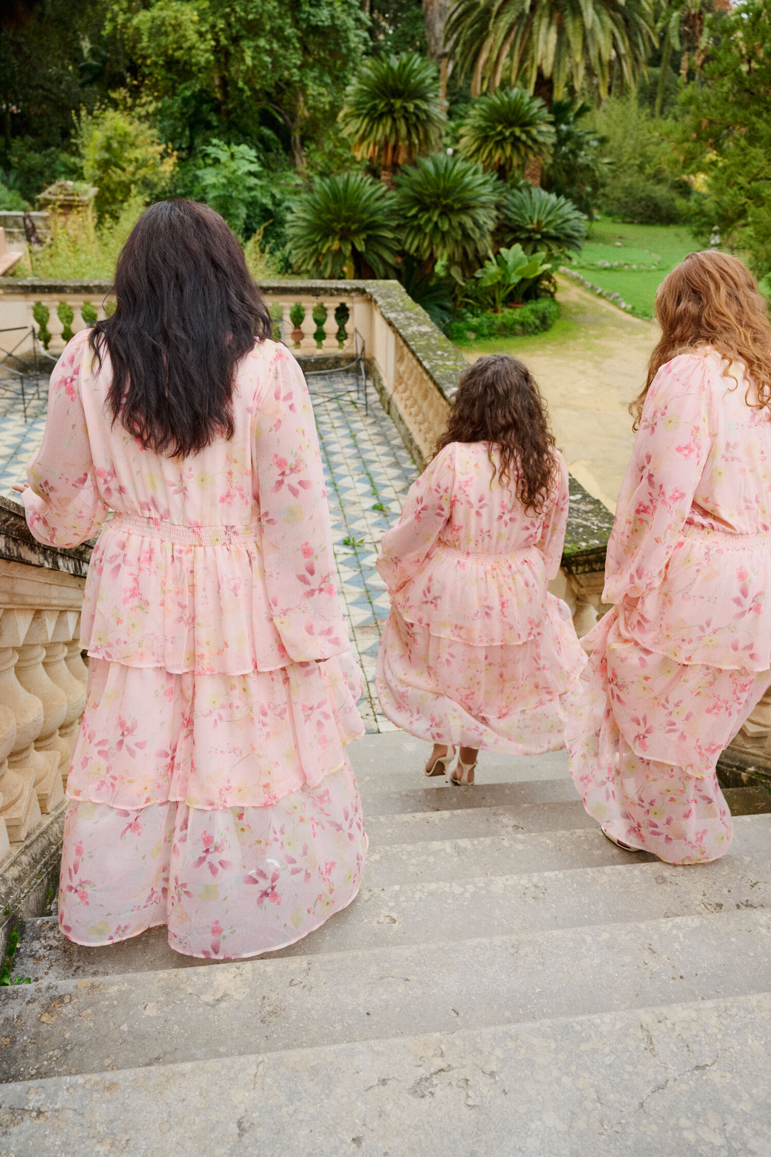 ZizziGebl&uuml;mtes Kleid in hellen Farbt&ouml;nen, , Model