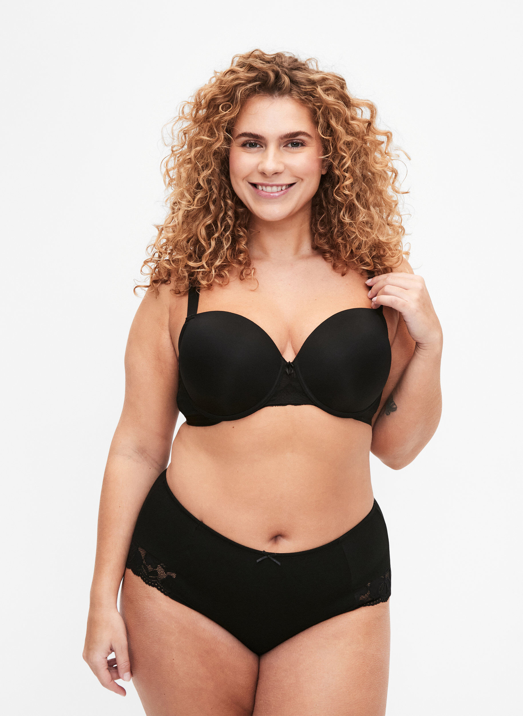 3er Pack Hipster-Panties mit Spitzenb&uuml;ndchen, Schwarz, Model