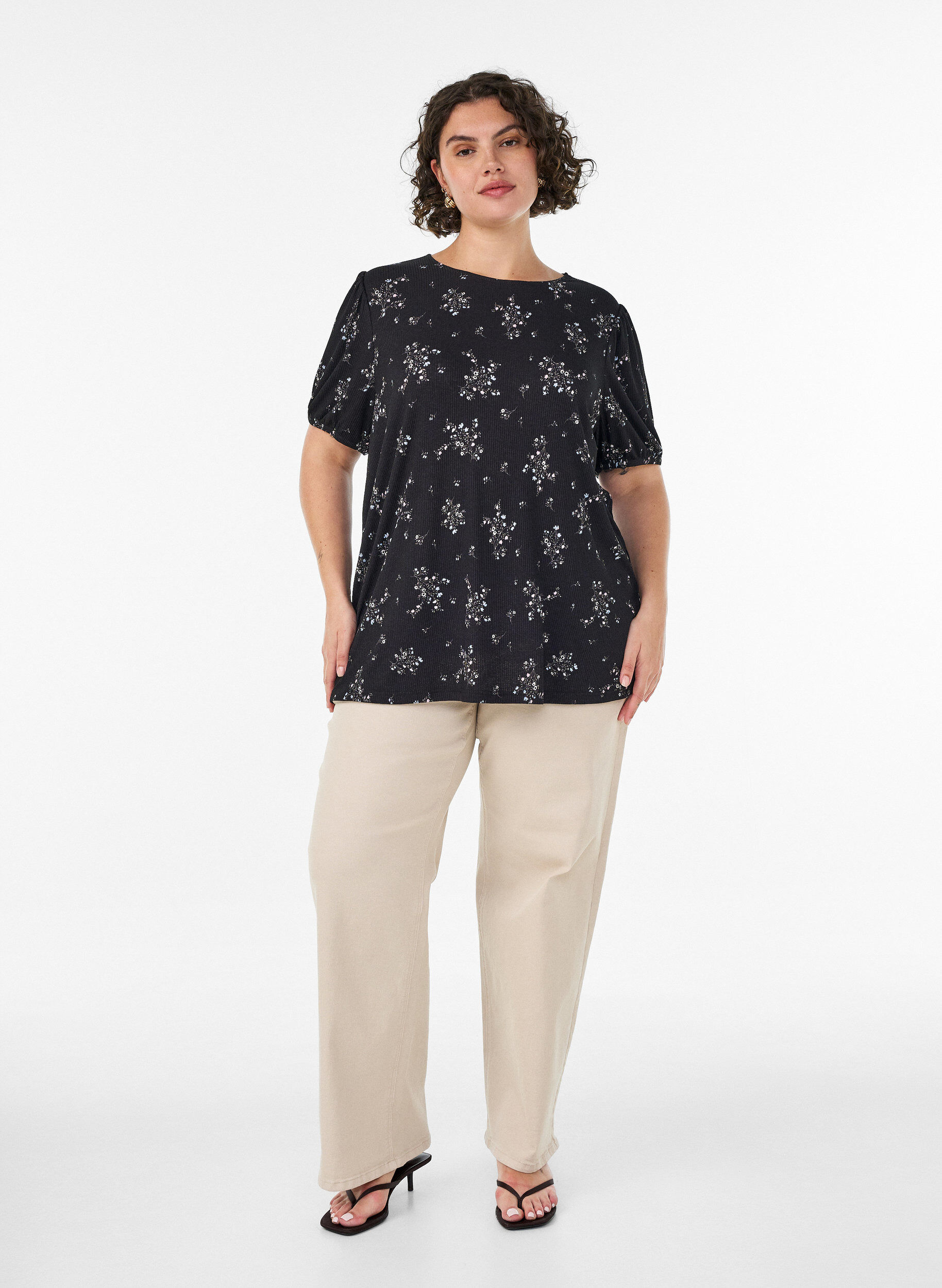 ZizziGemusterte Bluse mit kurzen &Auml;rmeln, Schwarz, Model image number 1