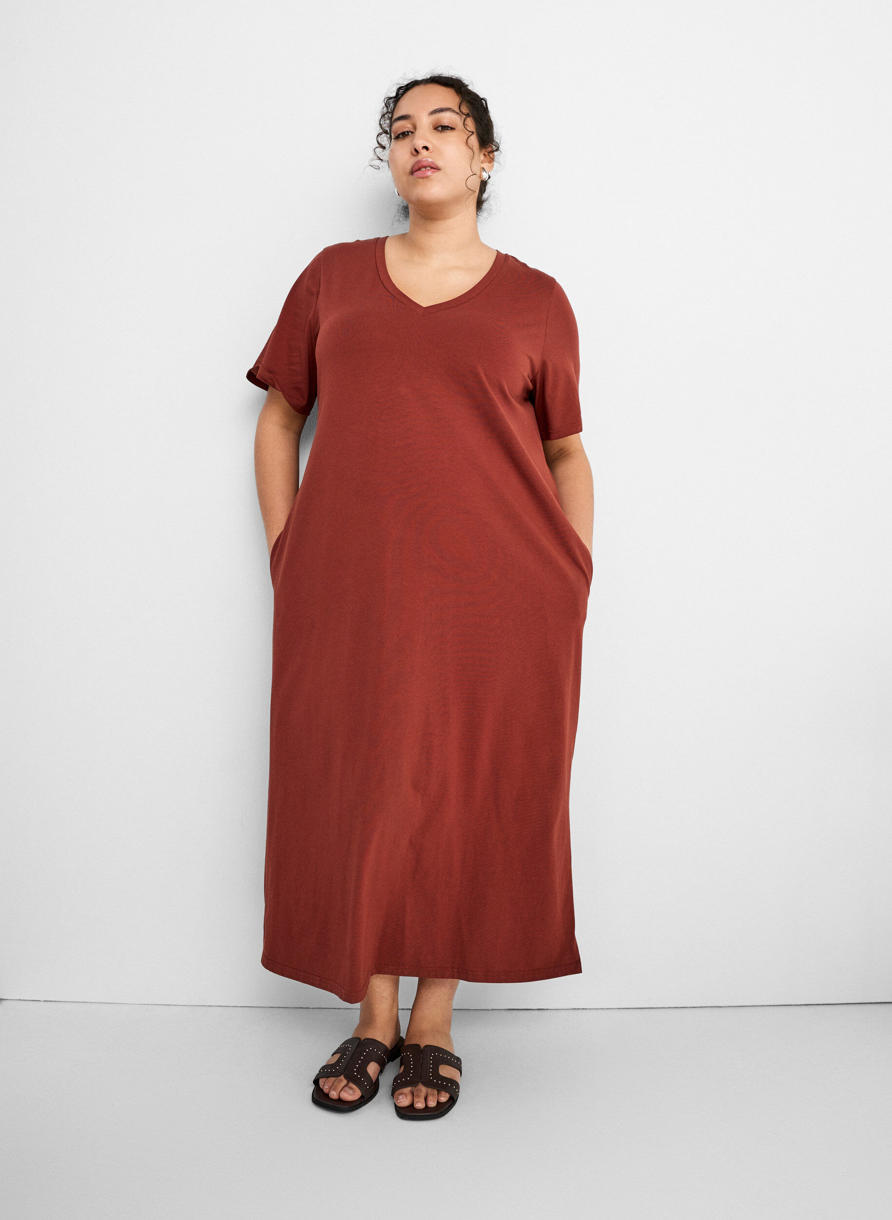 ZizziMidi-T-Shirtkleid mit V-Ausschnitt., 0426, Model image number 2