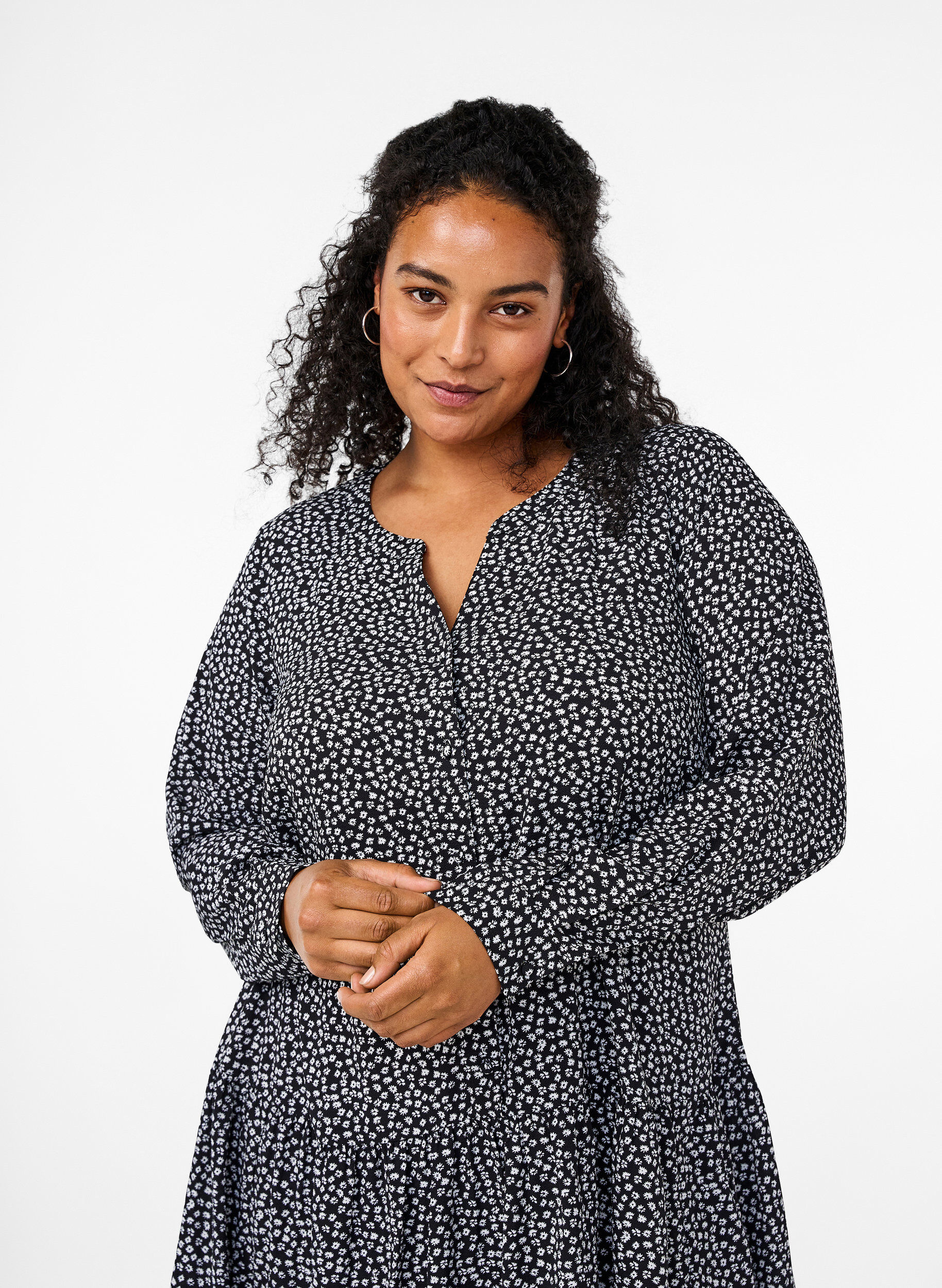 ZizziMidi-Kleid mit langen &Auml;rmeln, Black Small Flower, Model image number 2