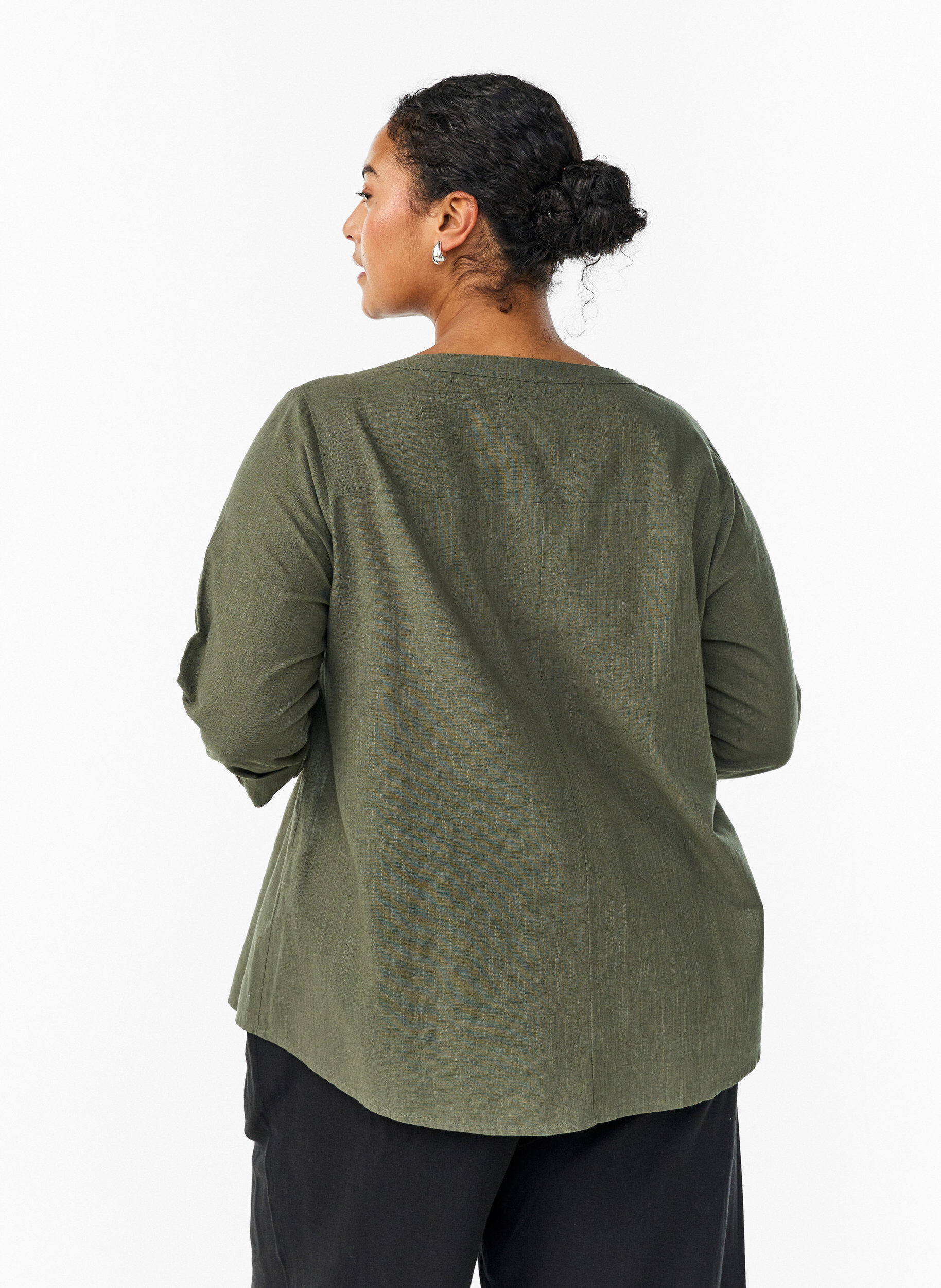 ZizziHemdbluse aus Baumwolle mit V-Ausschnitt, Gr&uuml;n, Model image number 2